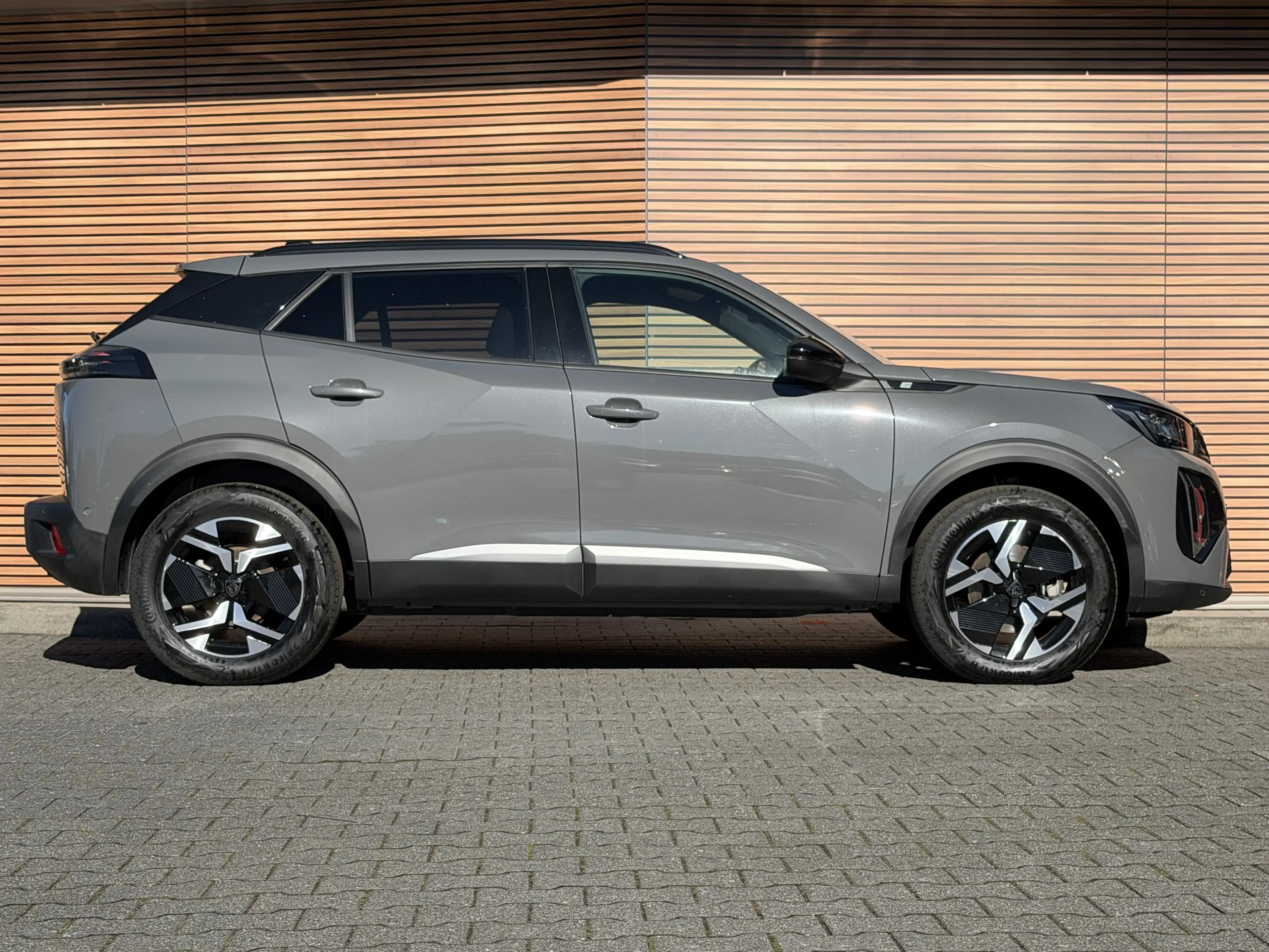 Peugeot e-2008 EV Allure Pack 50 kWh — photo 6