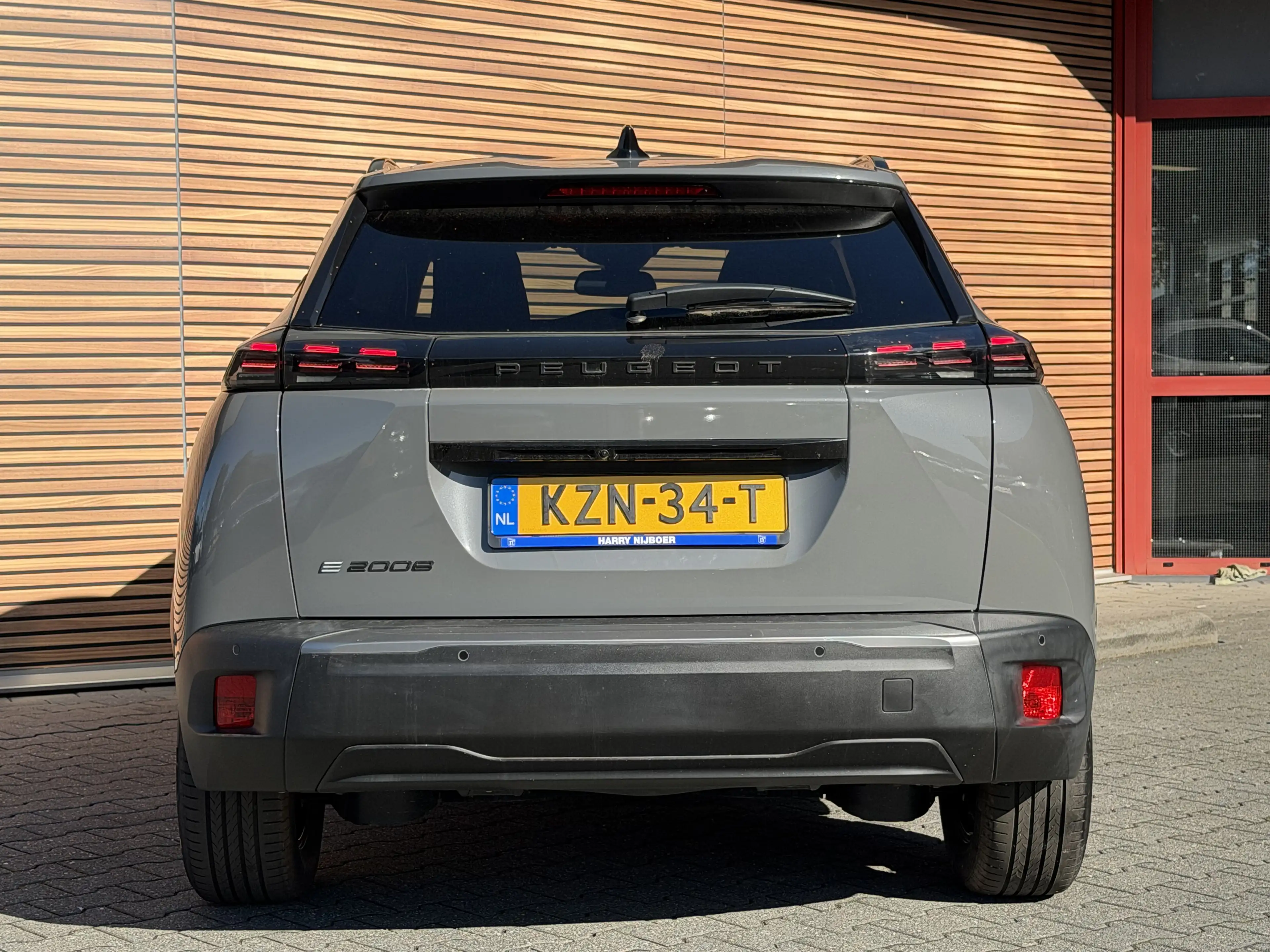 Peugeot e-2008 EV Allure Pack 50 kWh — photo 15