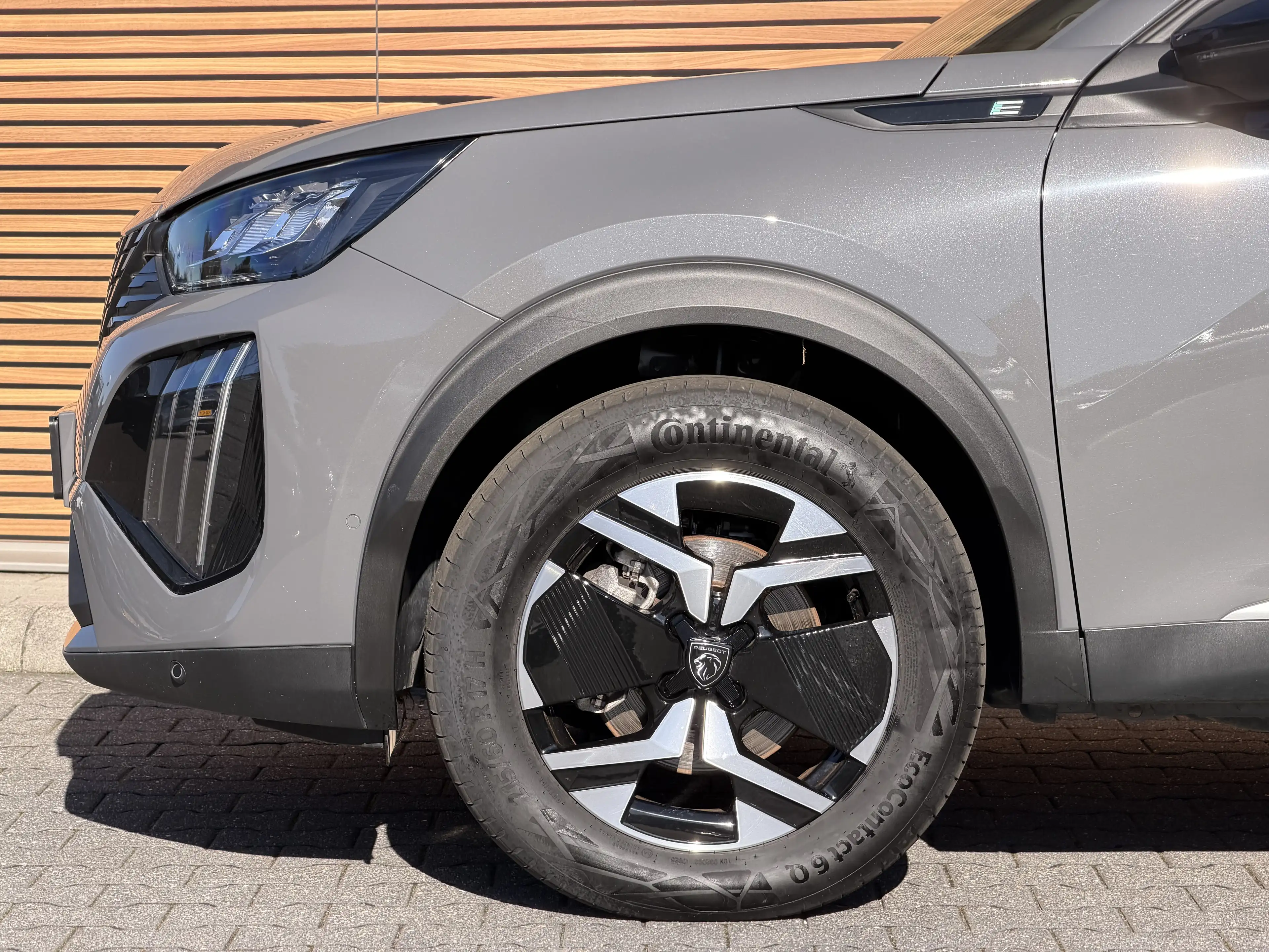 Peugeot e-2008 EV Allure Pack 50 kWh — photo 13