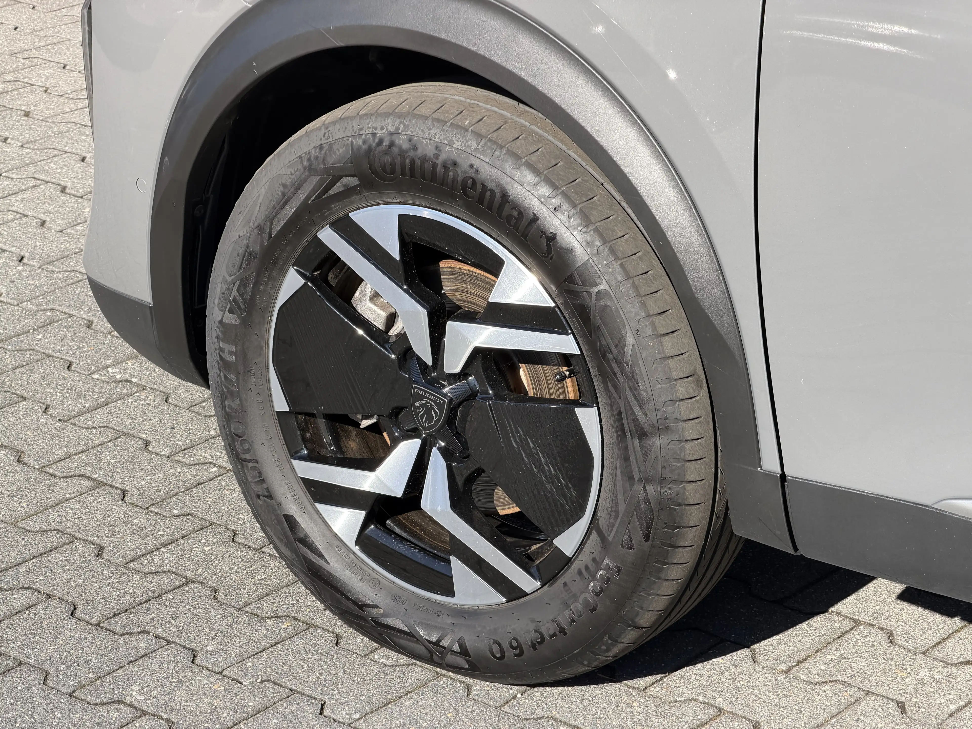 Peugeot e-2008 EV Allure Pack 50 kWh — photo 14