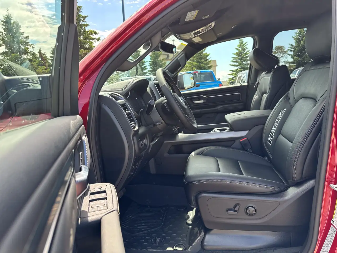 RAM 1500 снимка RAM 1500