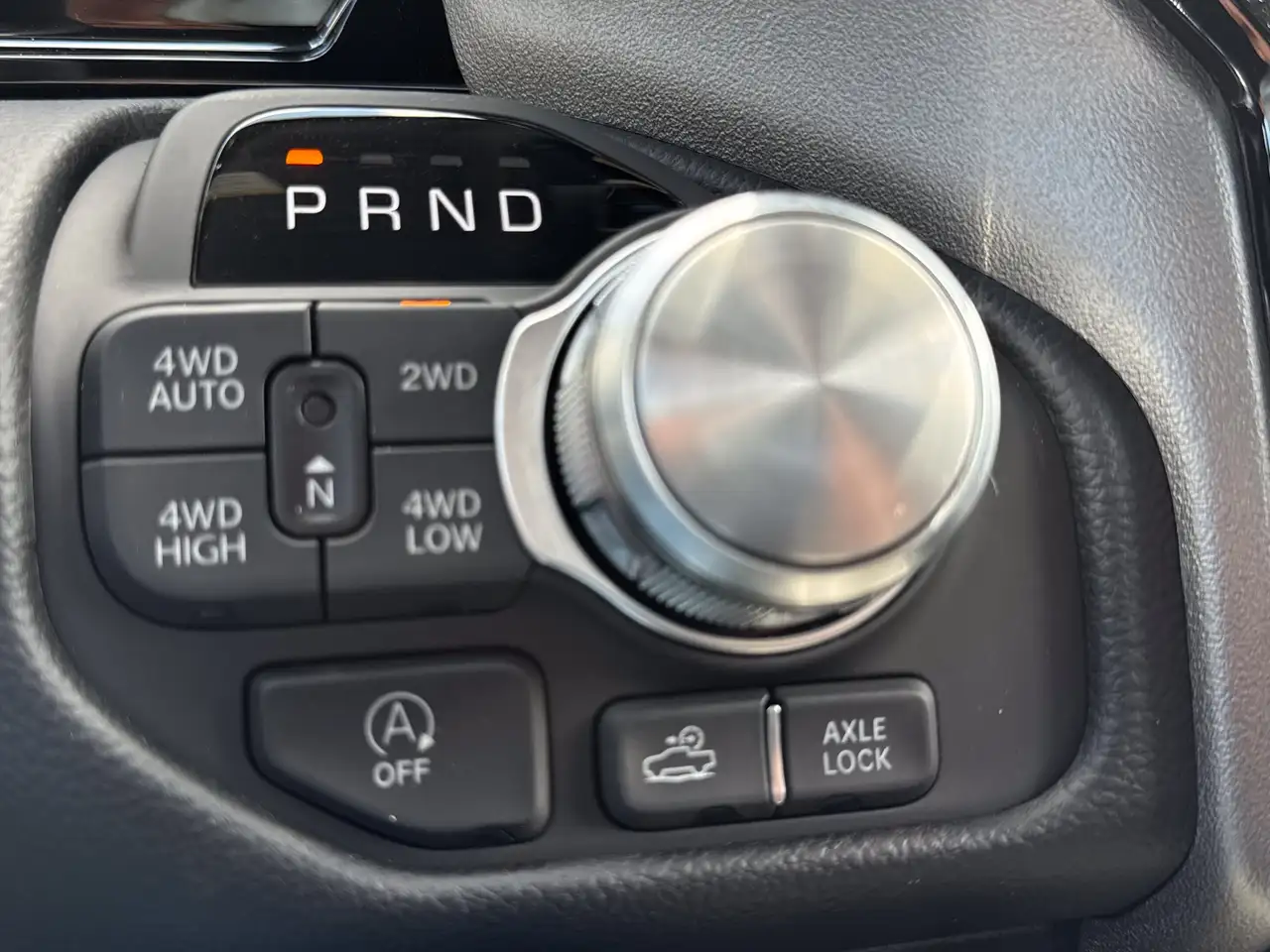 RAM 1500 снимка RAM 1500