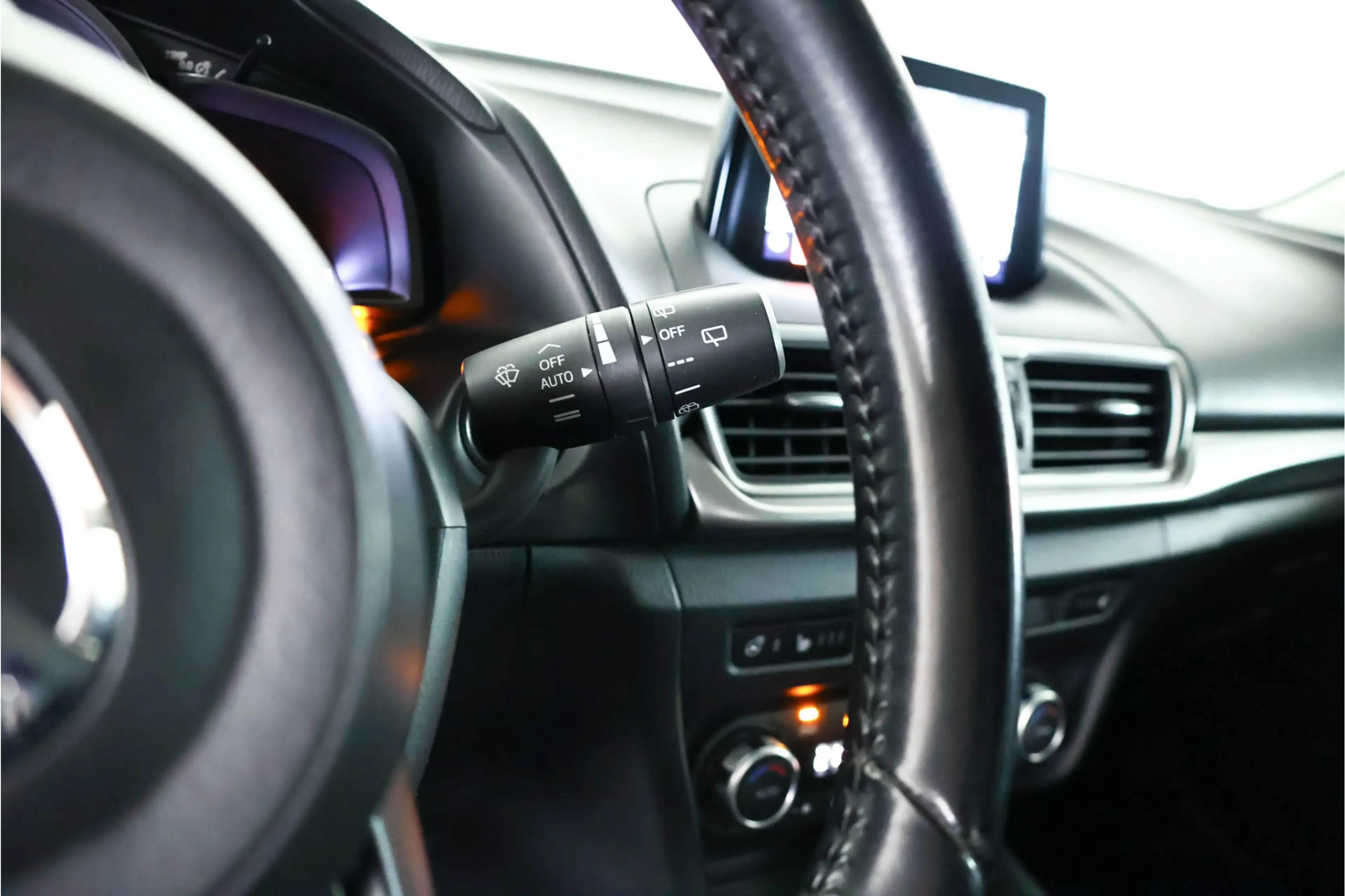 Mazda 3 2.0 SkyActiv-G 120 GT-M / Navi / LED / Clima / Cru — photo 23