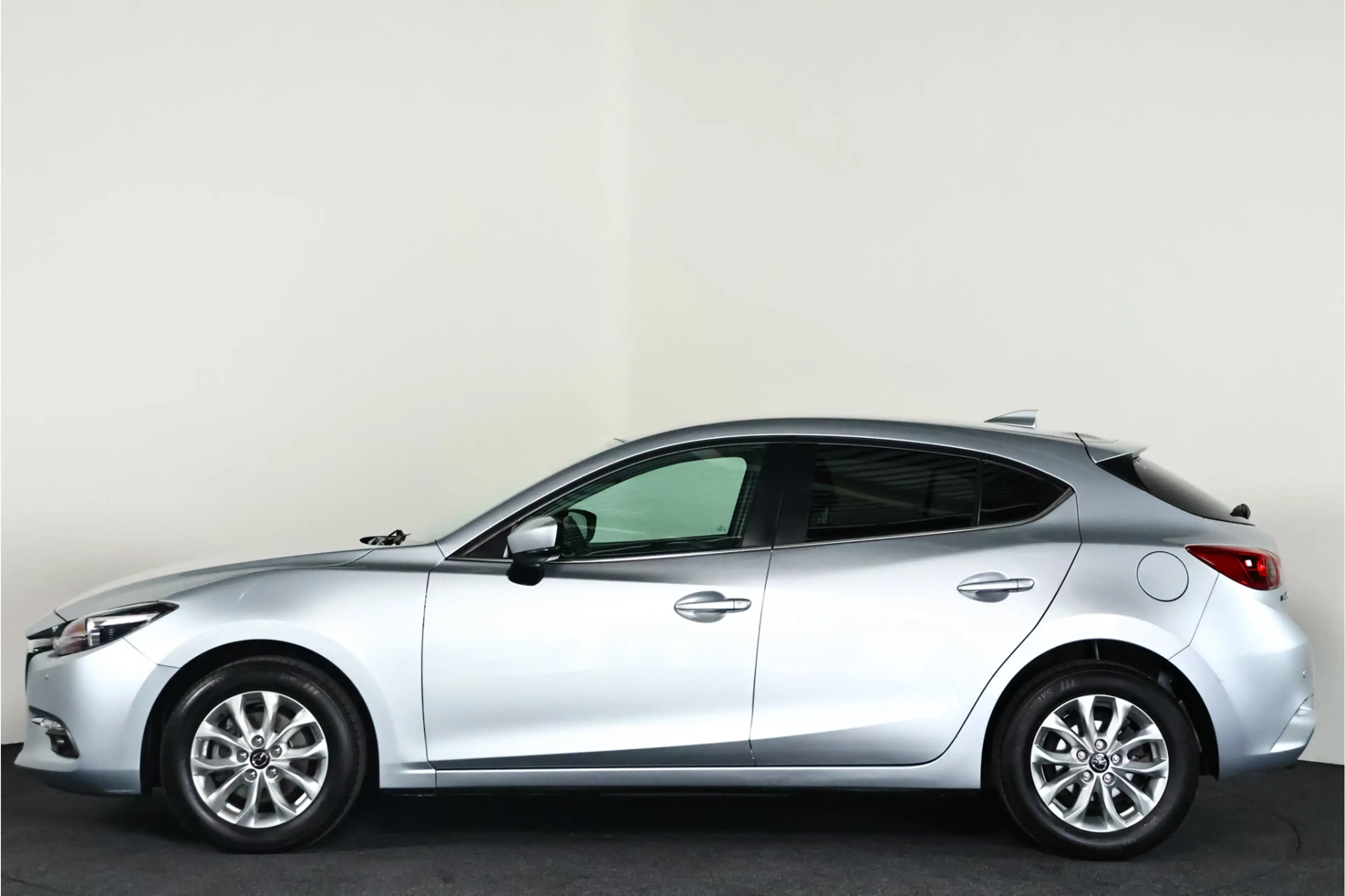 Mazda 3 2.0 SkyActiv-G 120 GT-M / Navi / LED / Clima / Cru — photo 27