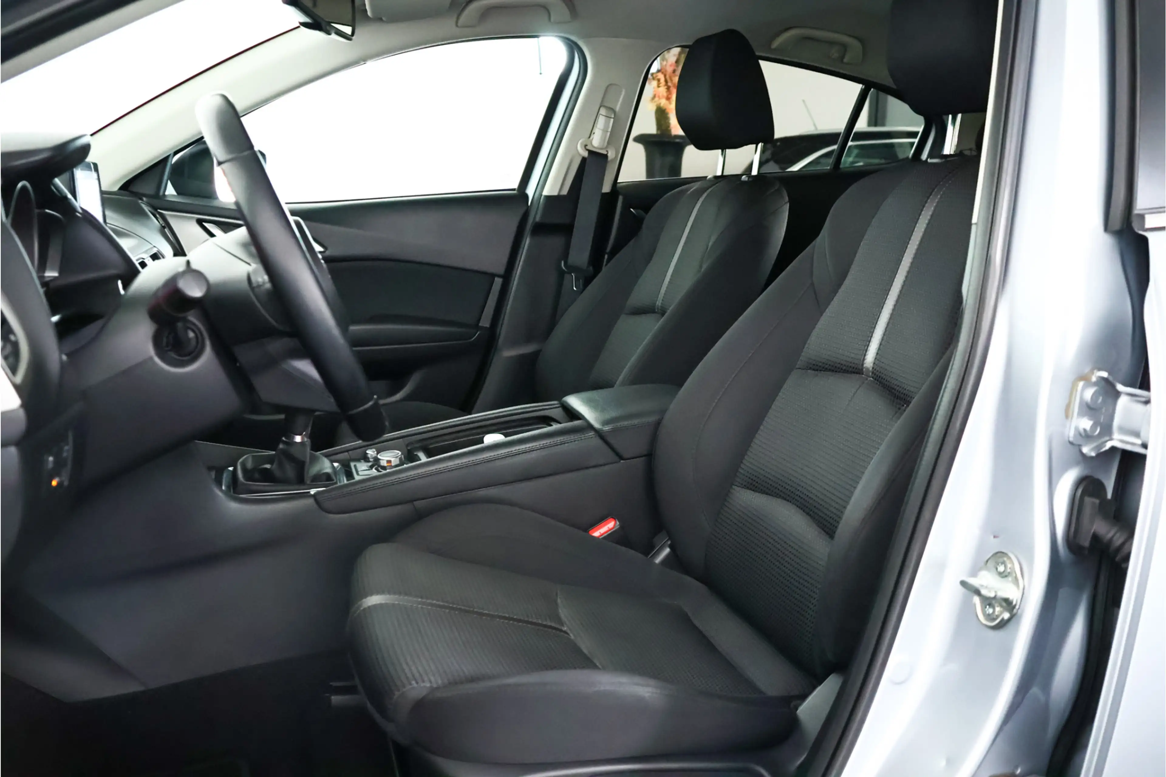 Mazda 3 2.0 SkyActiv-G 120 GT-M / Navi / LED / Clima / Cru — photo 8