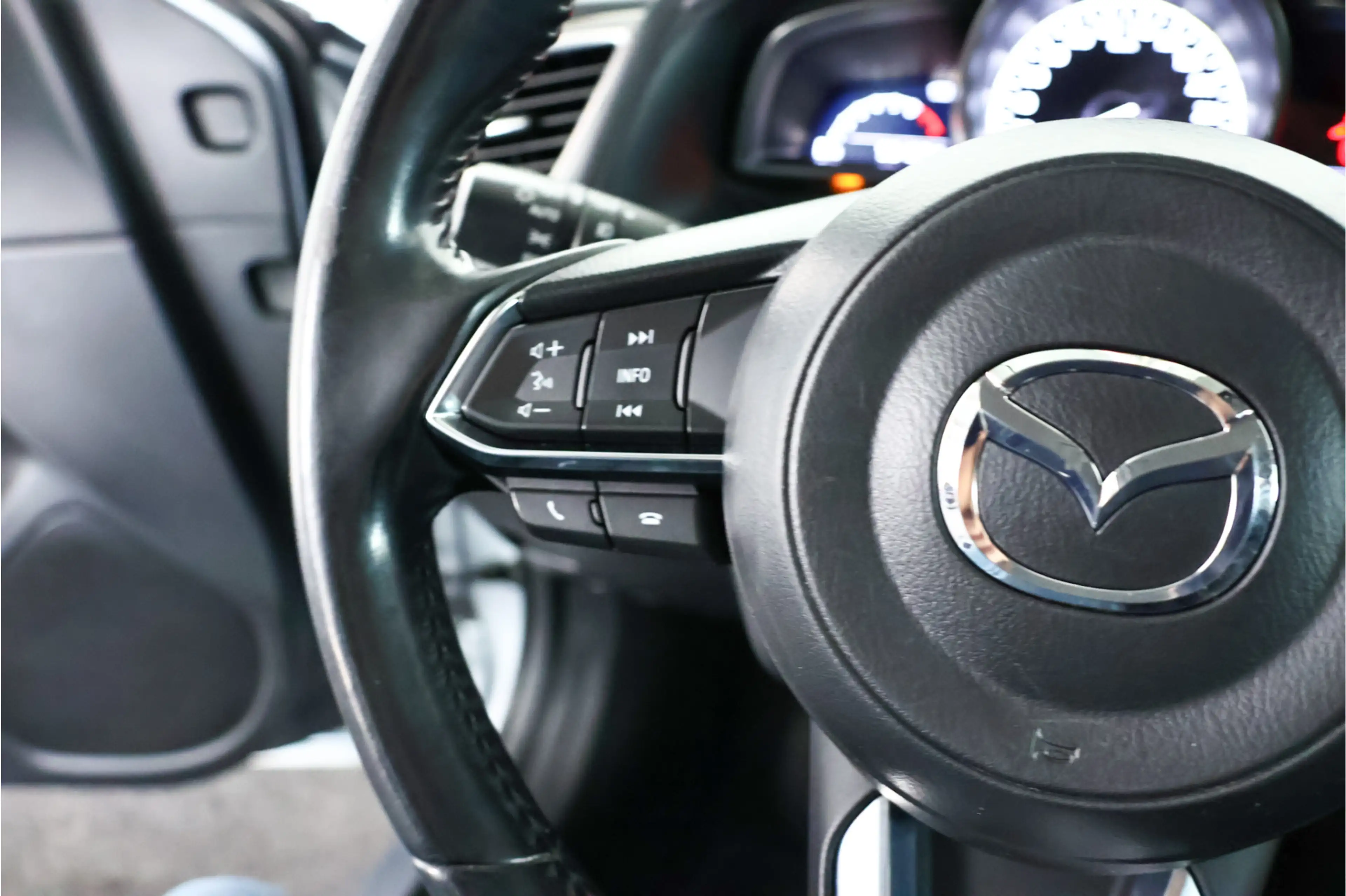 Mazda 3 2.0 SkyActiv-G 120 GT-M / Navi / LED / Clima / Cru — photo 16