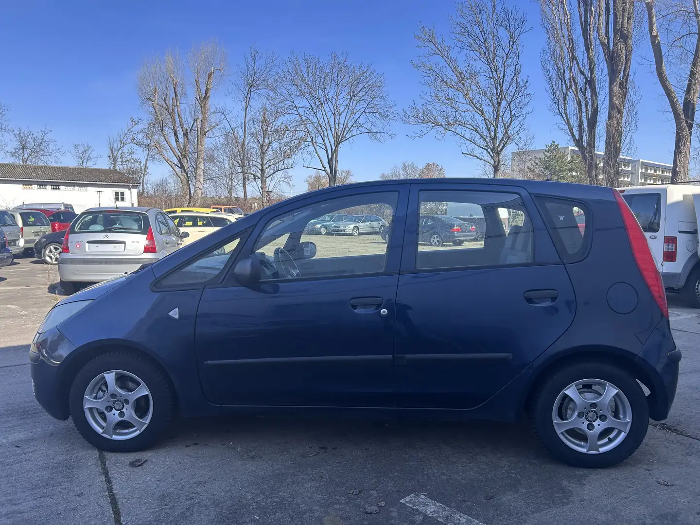 Mitsubishi Colt Colt  5-Türer 1.1 Inform Blau - 2