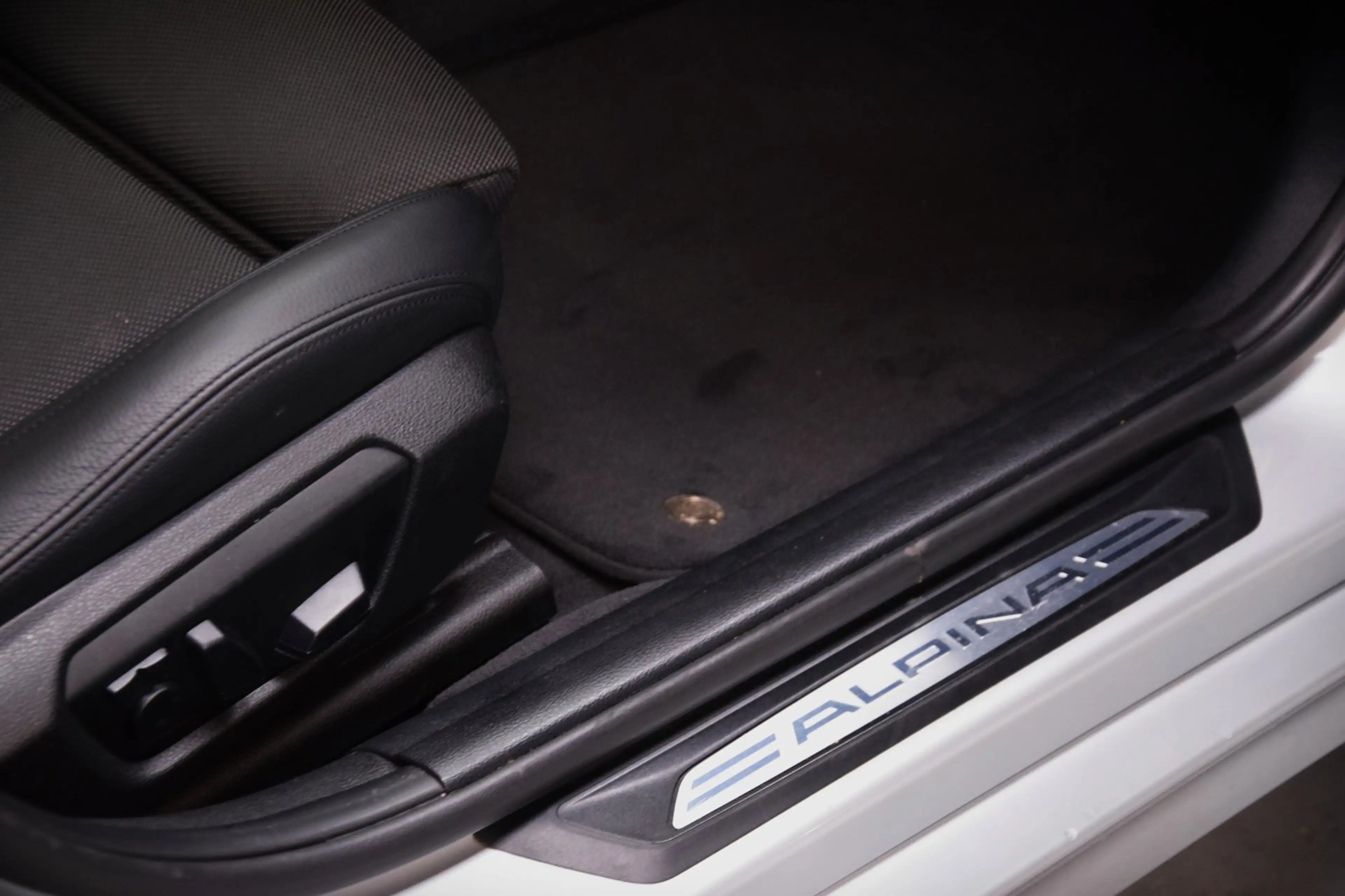 Alpina B3 BMW ALPINA BITURBO TOURING ALLRAD Panoramadak|Head — photo 32