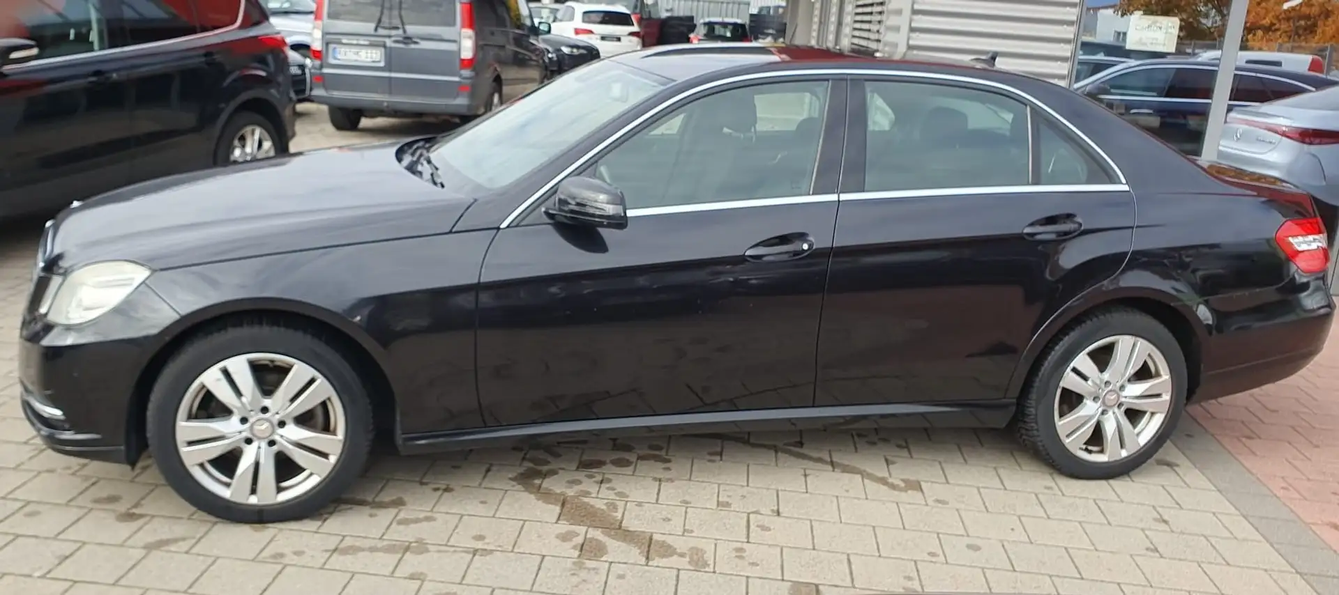 Mercedes-Benz E 220 CDI BlueEfficiency, TÜV+Service NEU Schwarz - 2