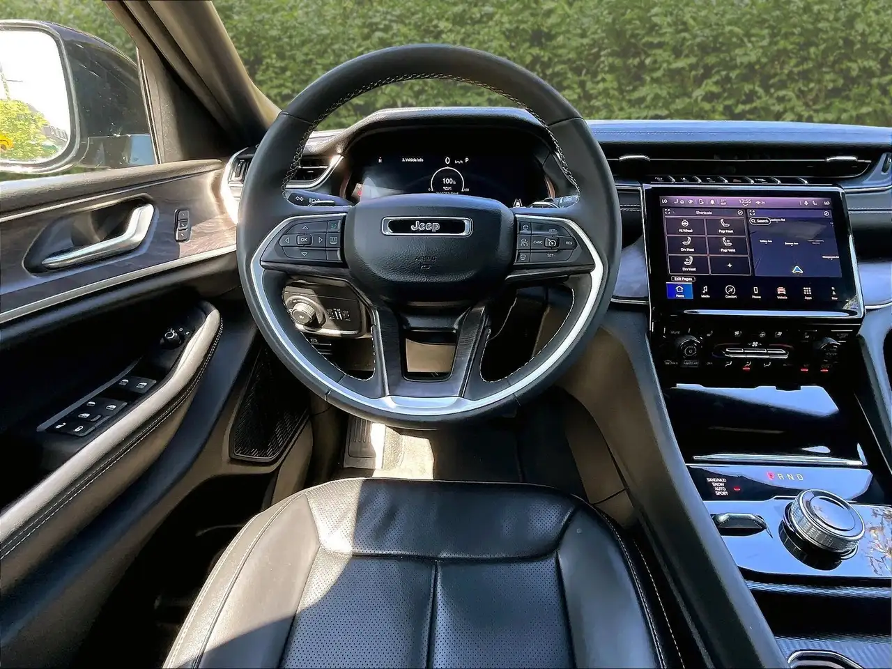 Jeep Grand Cherokee photo Jeep Grand Cherokee