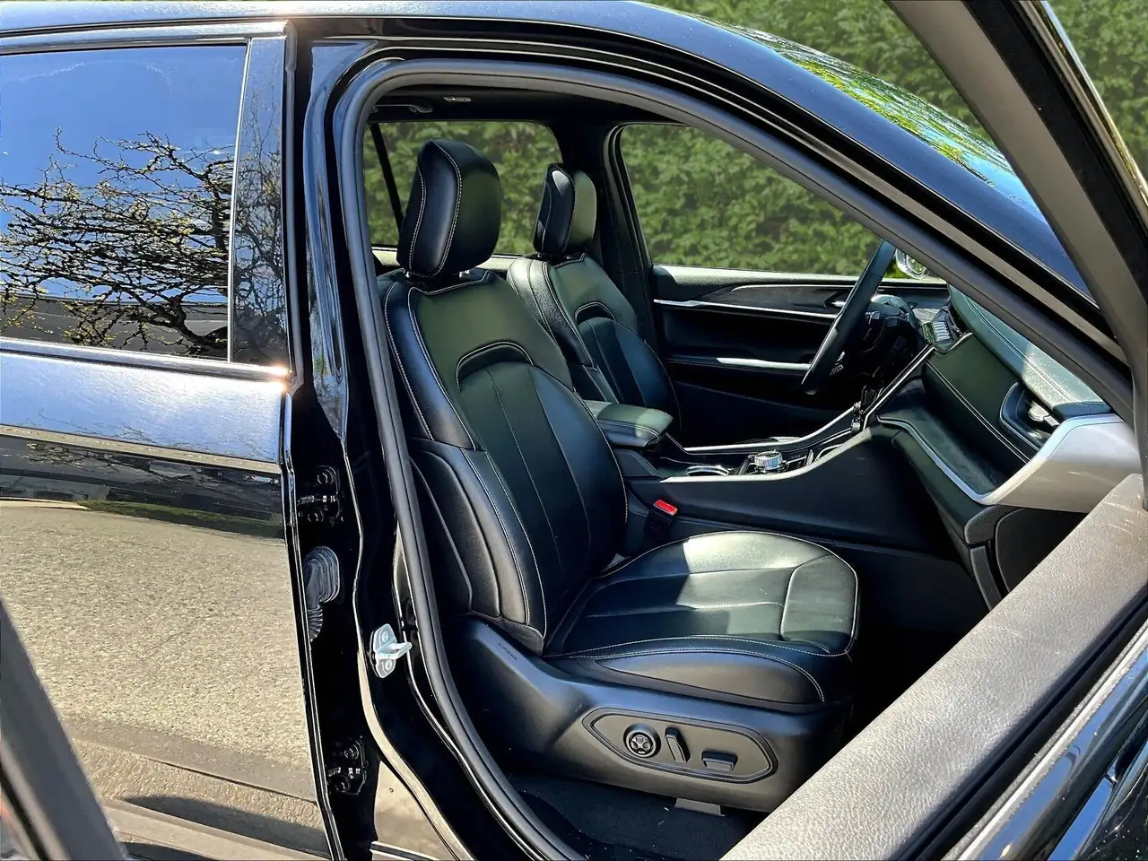 Jeep Grand Cherokee photo Jeep Grand Cherokee