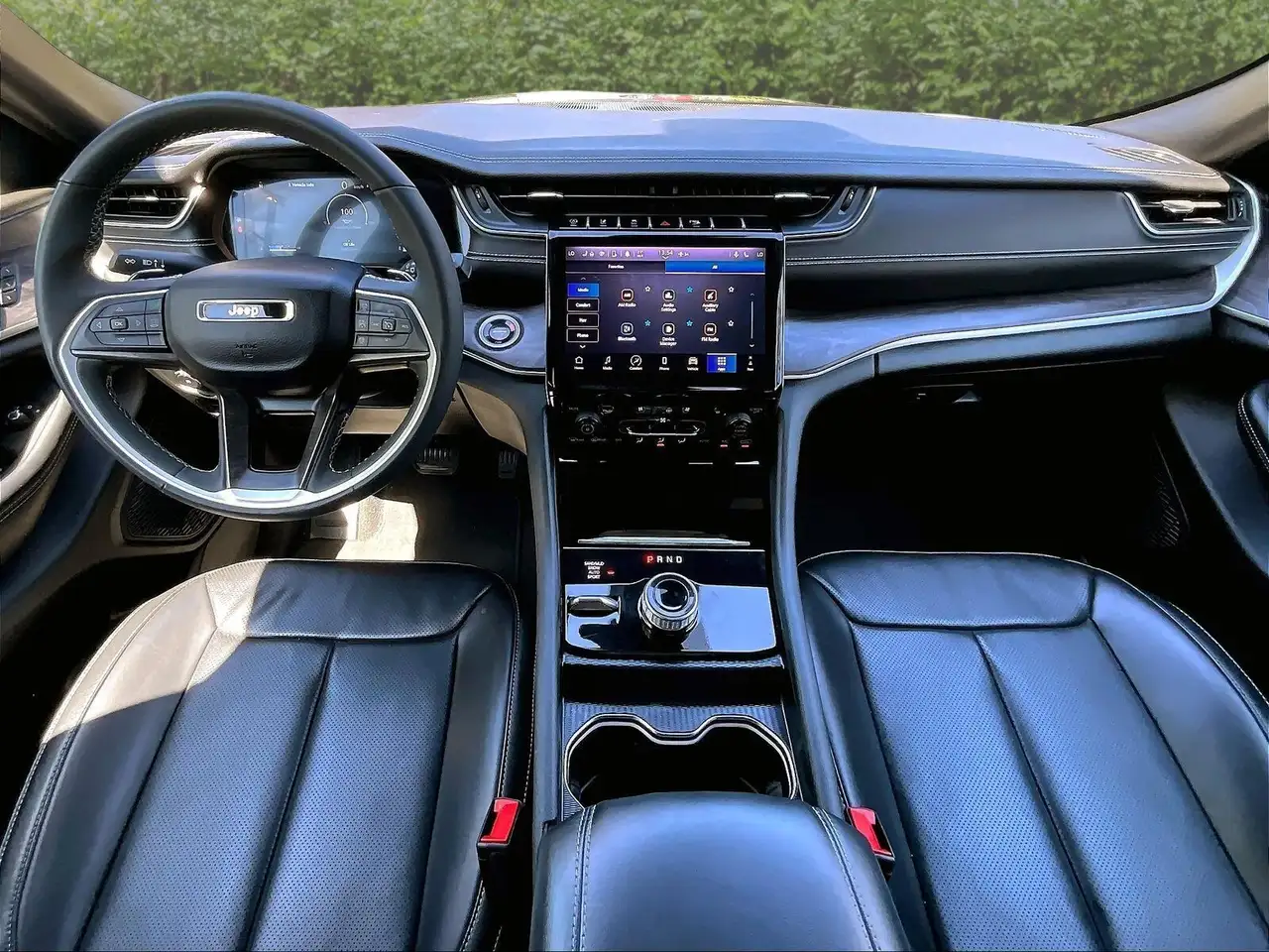 Jeep Grand Cherokee photo Jeep Grand Cherokee