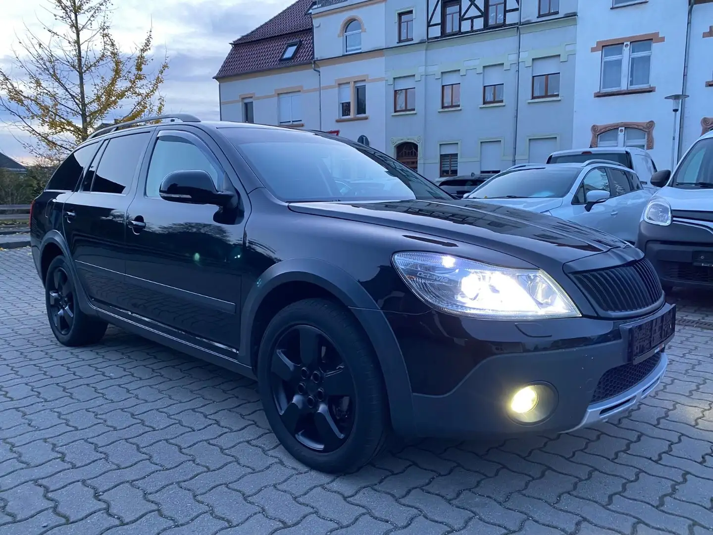 Skoda Octavia Combi Scout 4X4 Schwarz - 2