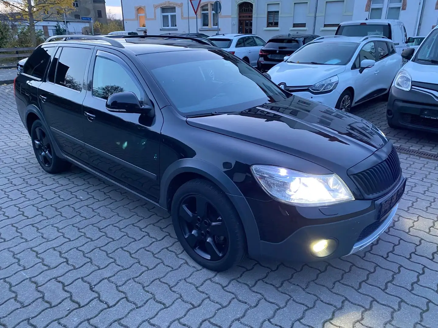 Skoda Octavia Combi Scout 4X4 Schwarz - 1