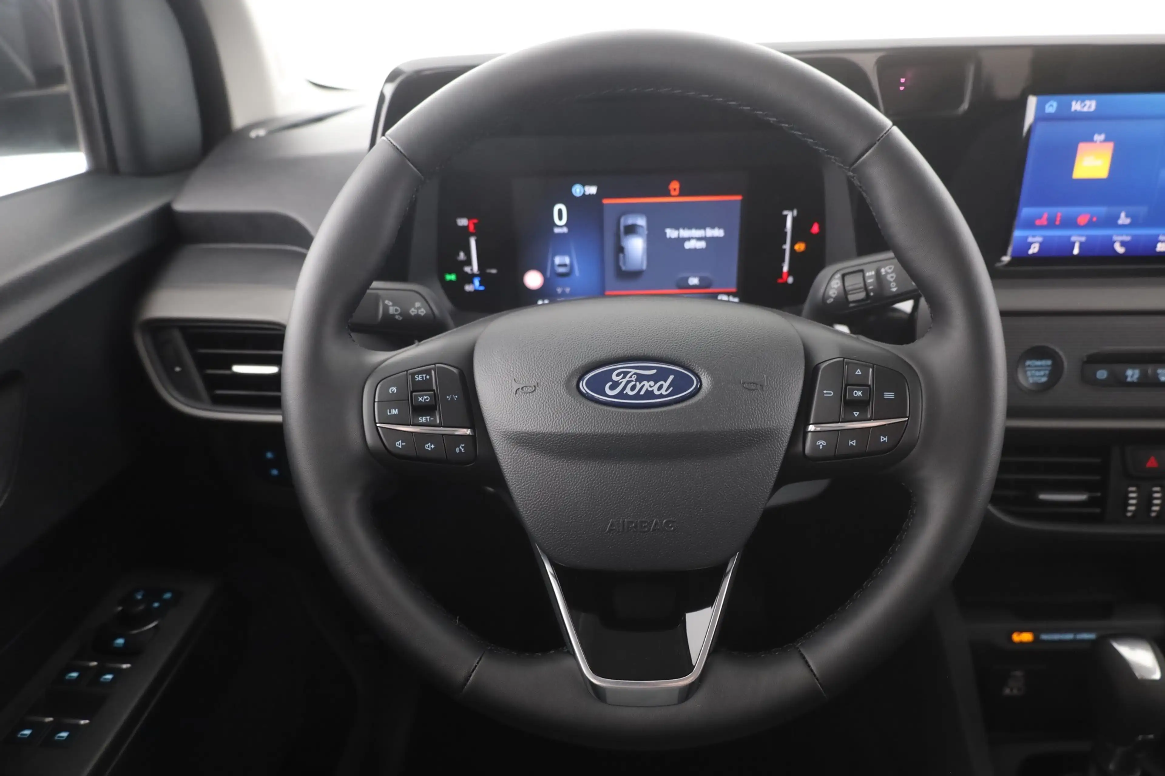 Ford Tourneo Courier Titanium 1.0 EB Aut. Kamera SItzhe — photo 15