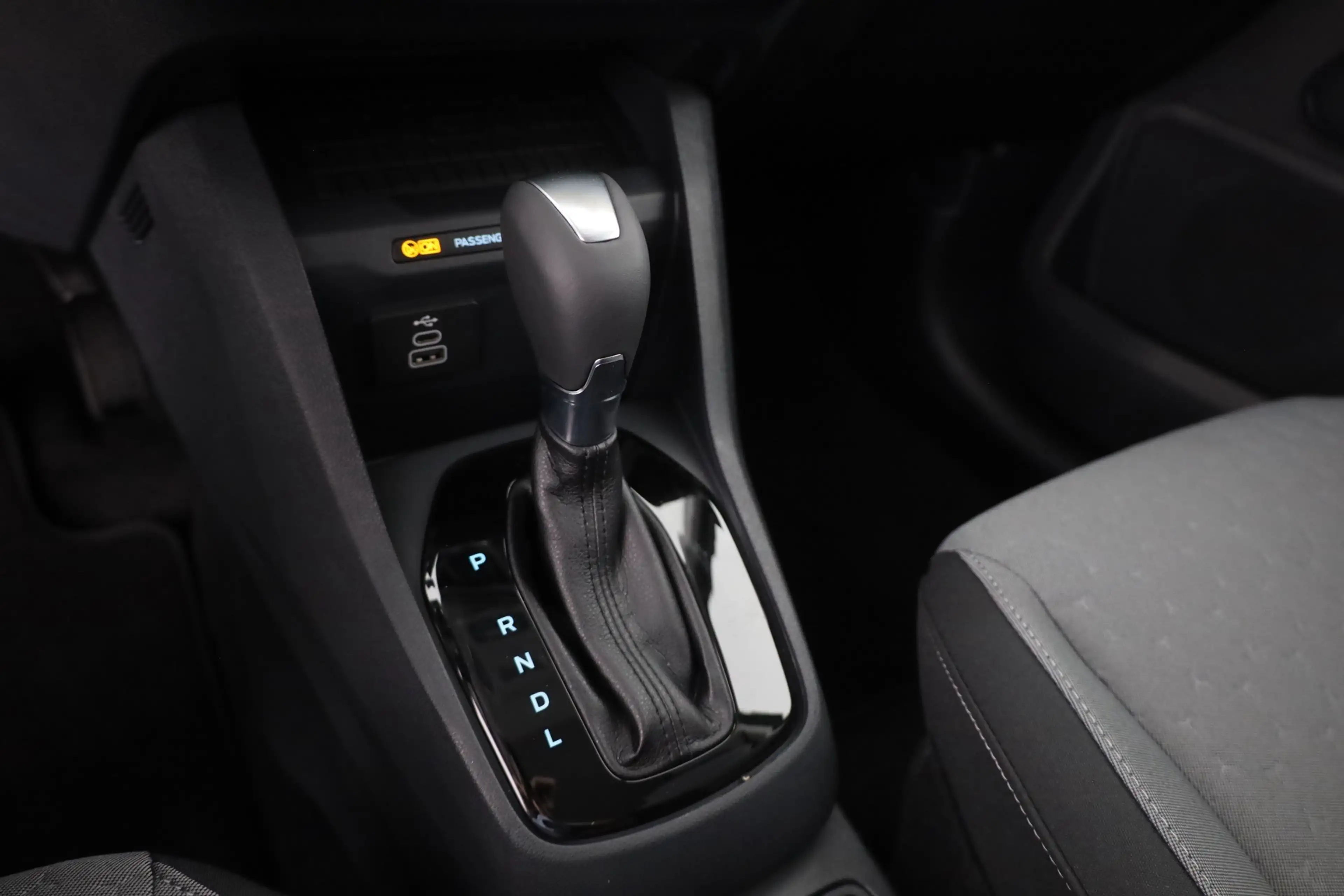 Ford Tourneo Courier Titanium 1.0 EB Aut. Kamera SItzhe — photo 14