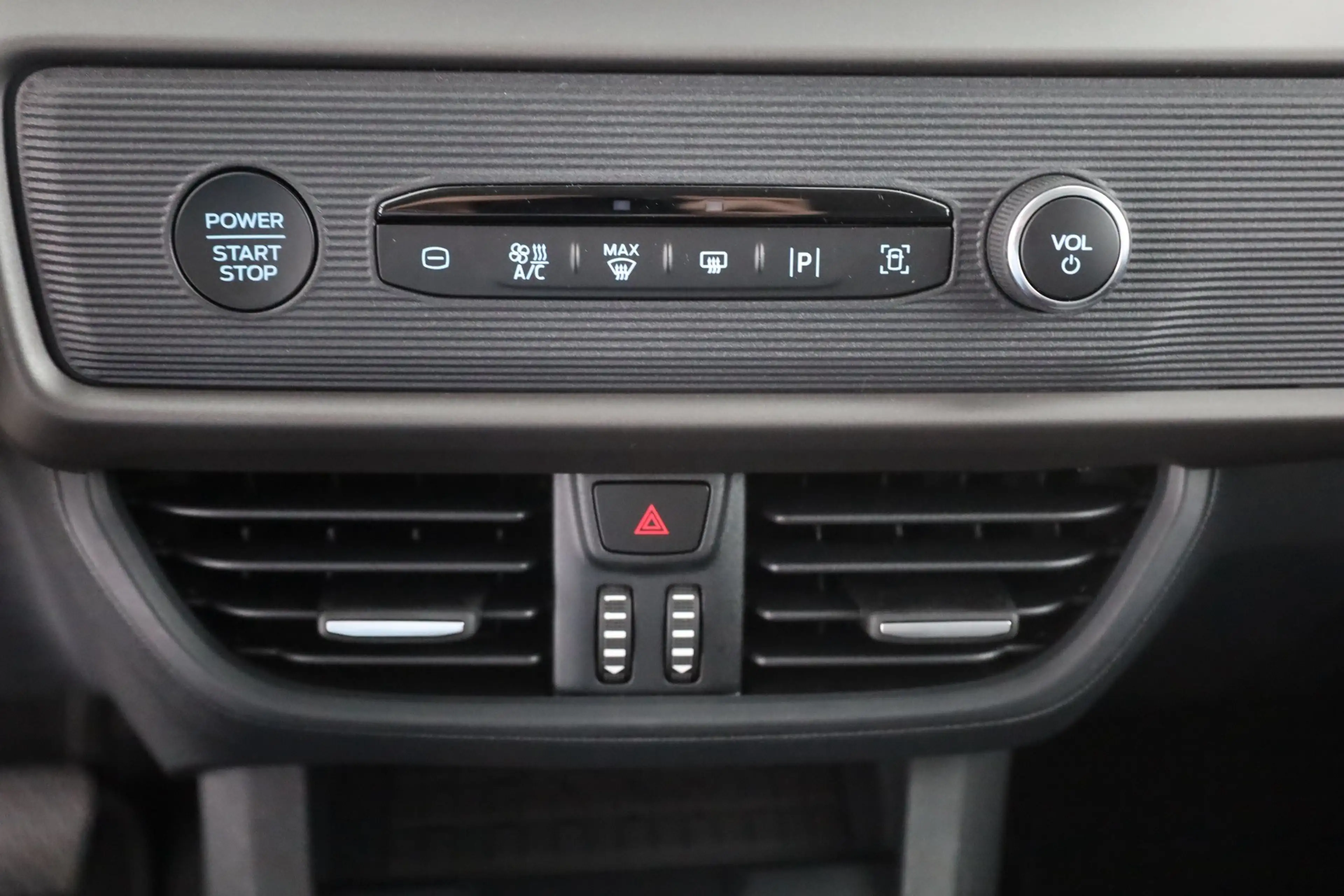 Ford Tourneo Courier Titanium 1.0 EB Aut. Kamera SItzhe — photo 12