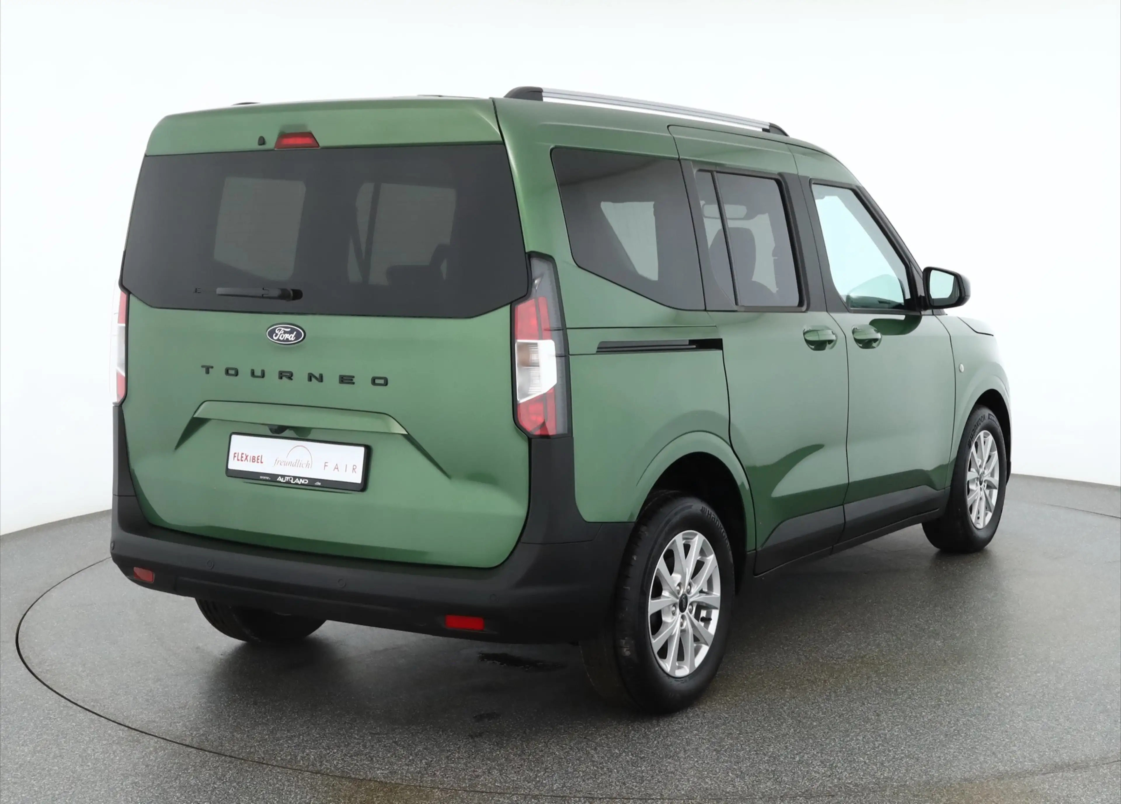 Ford Tourneo Courier Titanium 1.0 EB Aut. Kamera SItzhe — photo 5