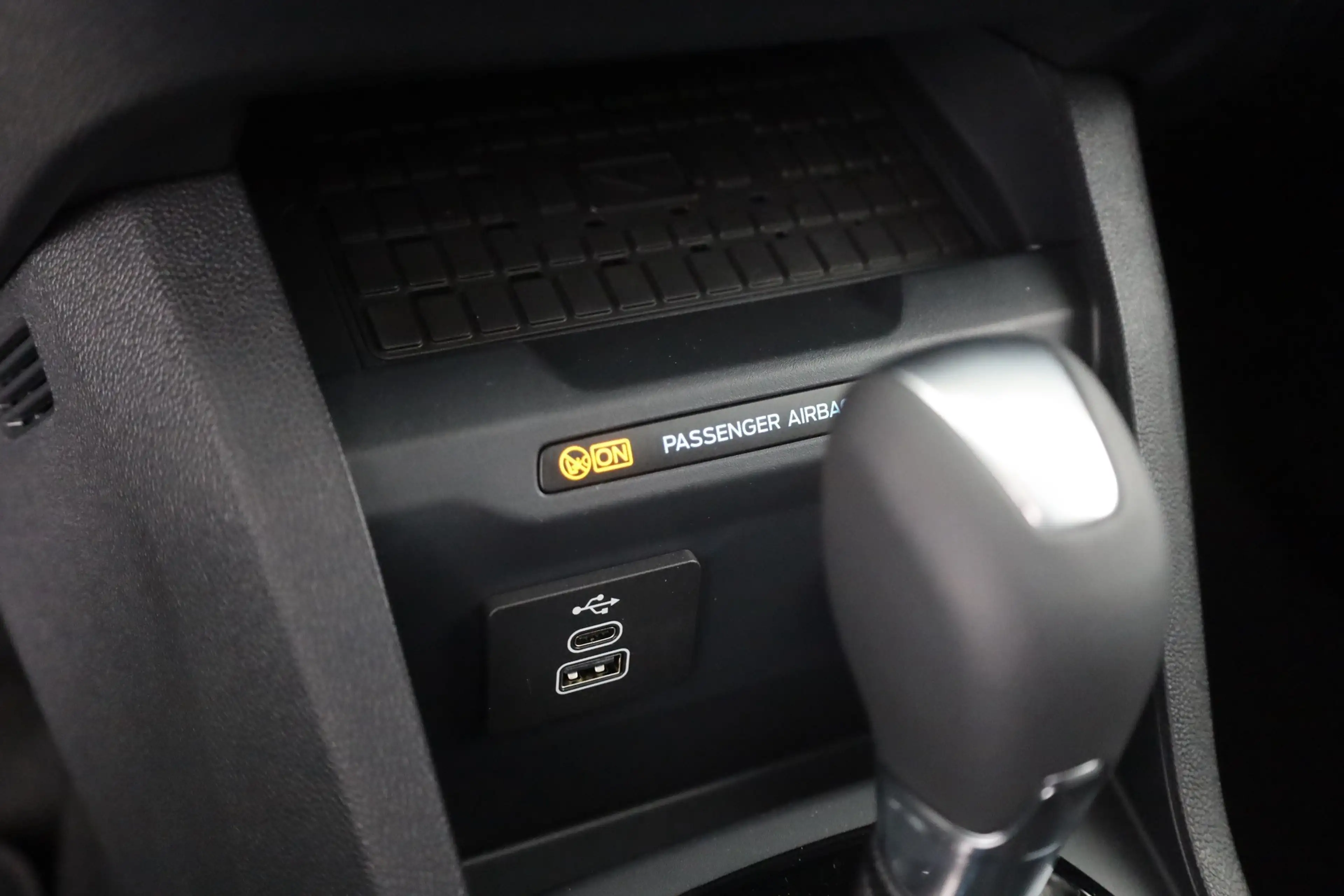 Ford Tourneo Courier Titanium 1.0 EB Aut. Kamera SItzhe — photo 13