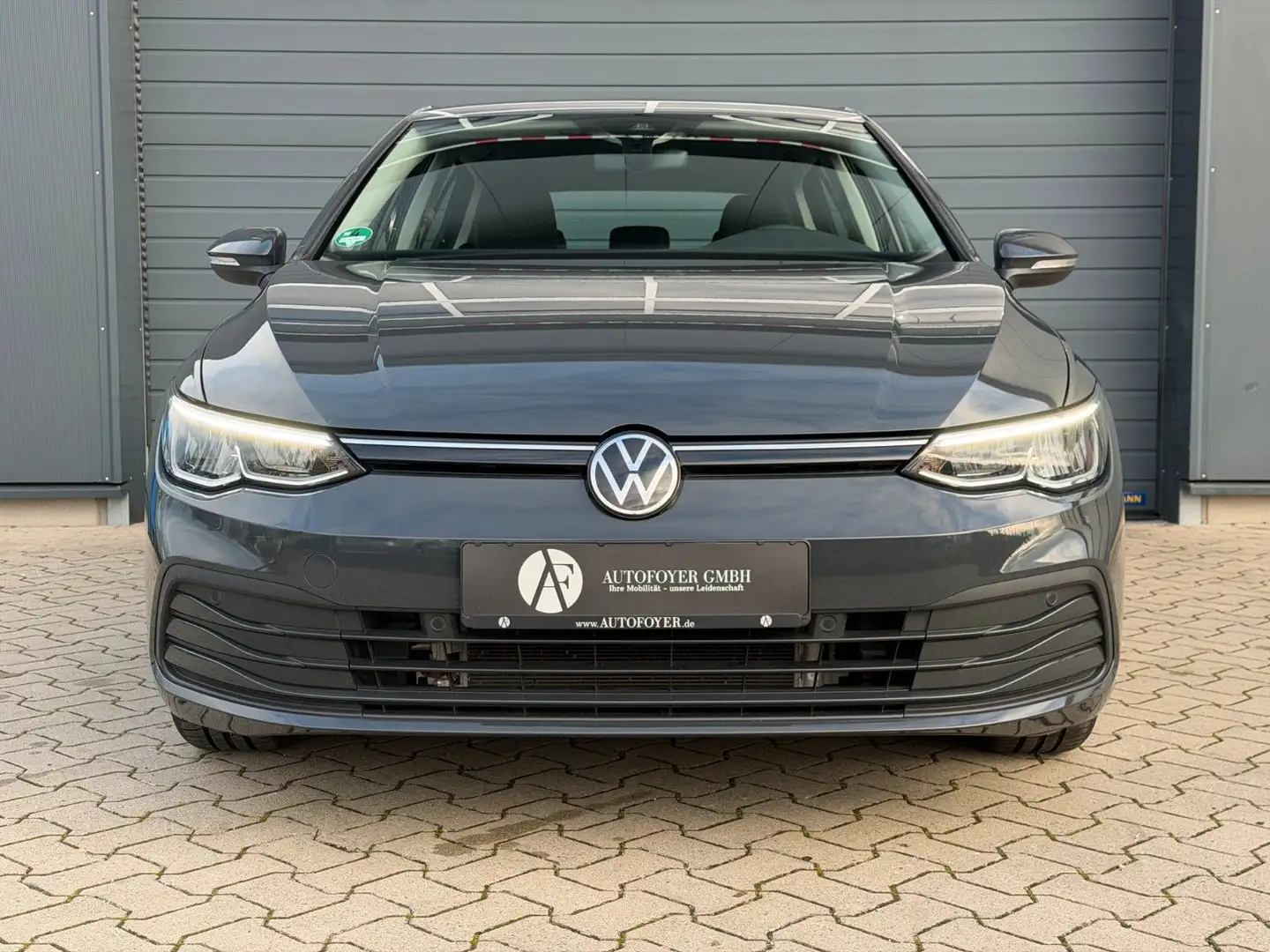 Volkswagen Golf VIII 1.5 TSI *ACC*NAVI*SZHZG*PDC*LED Grau - 2