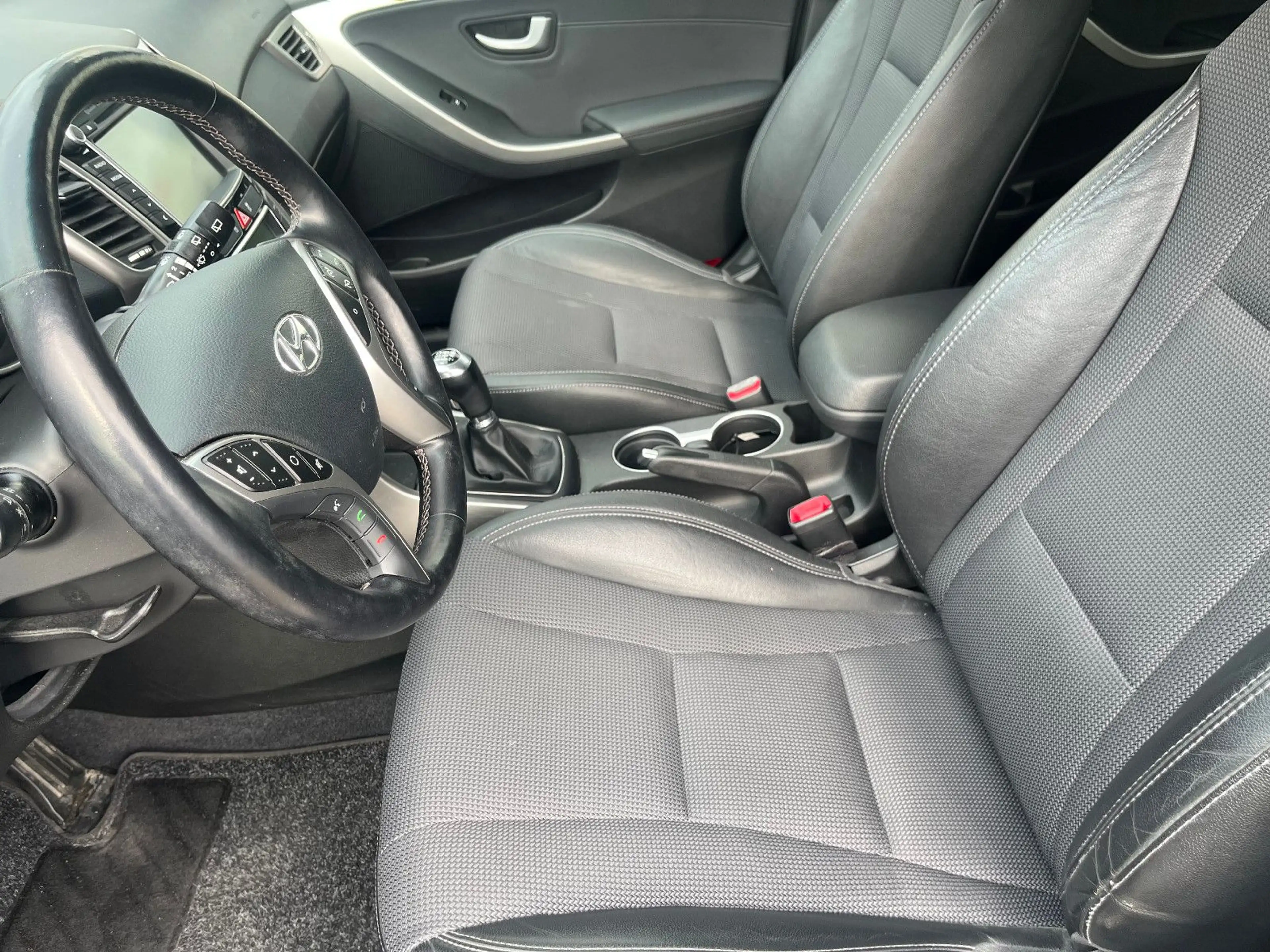 Hyundai i30 1.6i FIFA World Cup PANO+CAM+NAVI+LED+17"Alu — photo 13