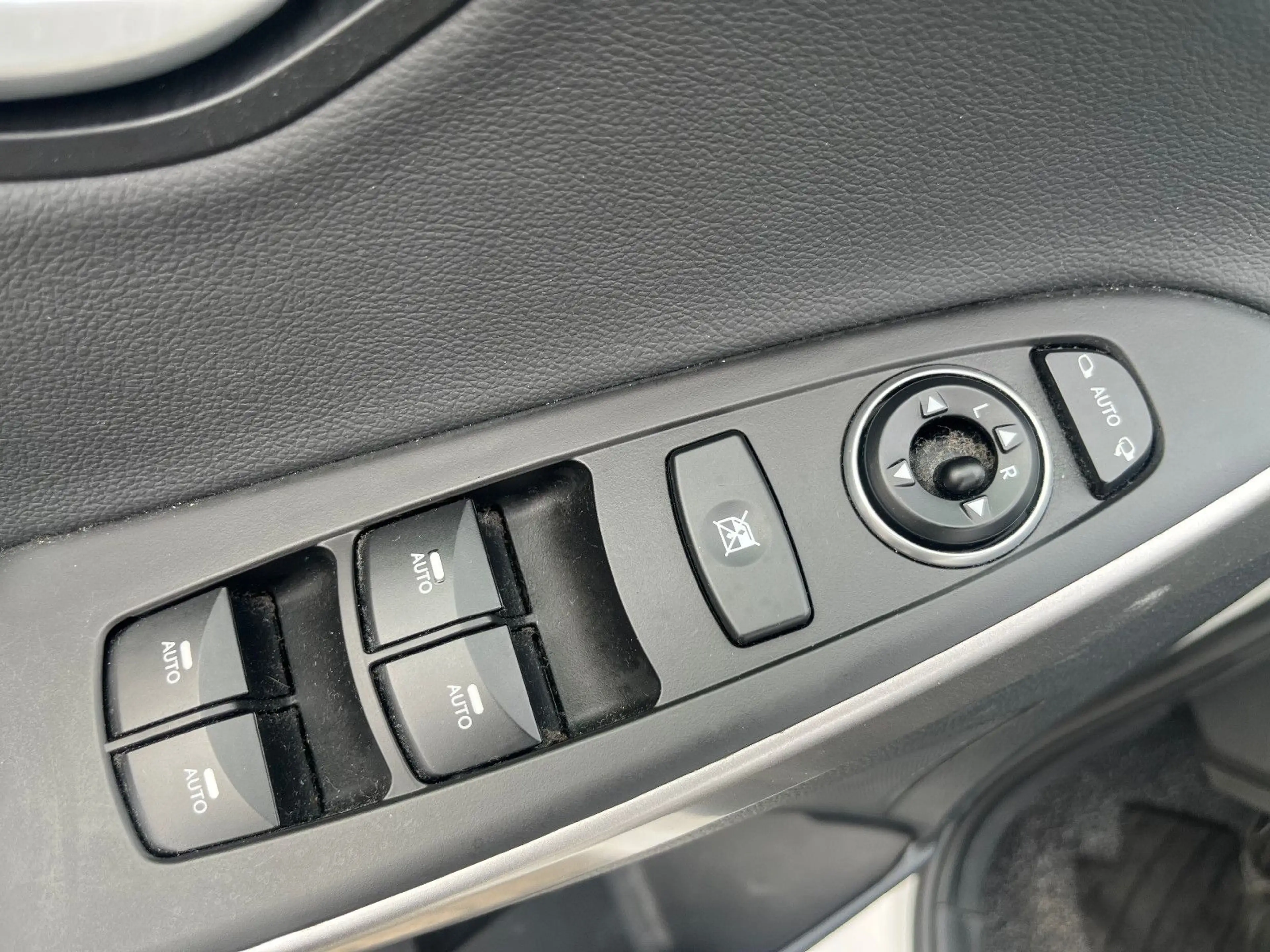 Hyundai i30 1.6i FIFA World Cup PANO+CAM+NAVI+LED+17"Alu — photo 11