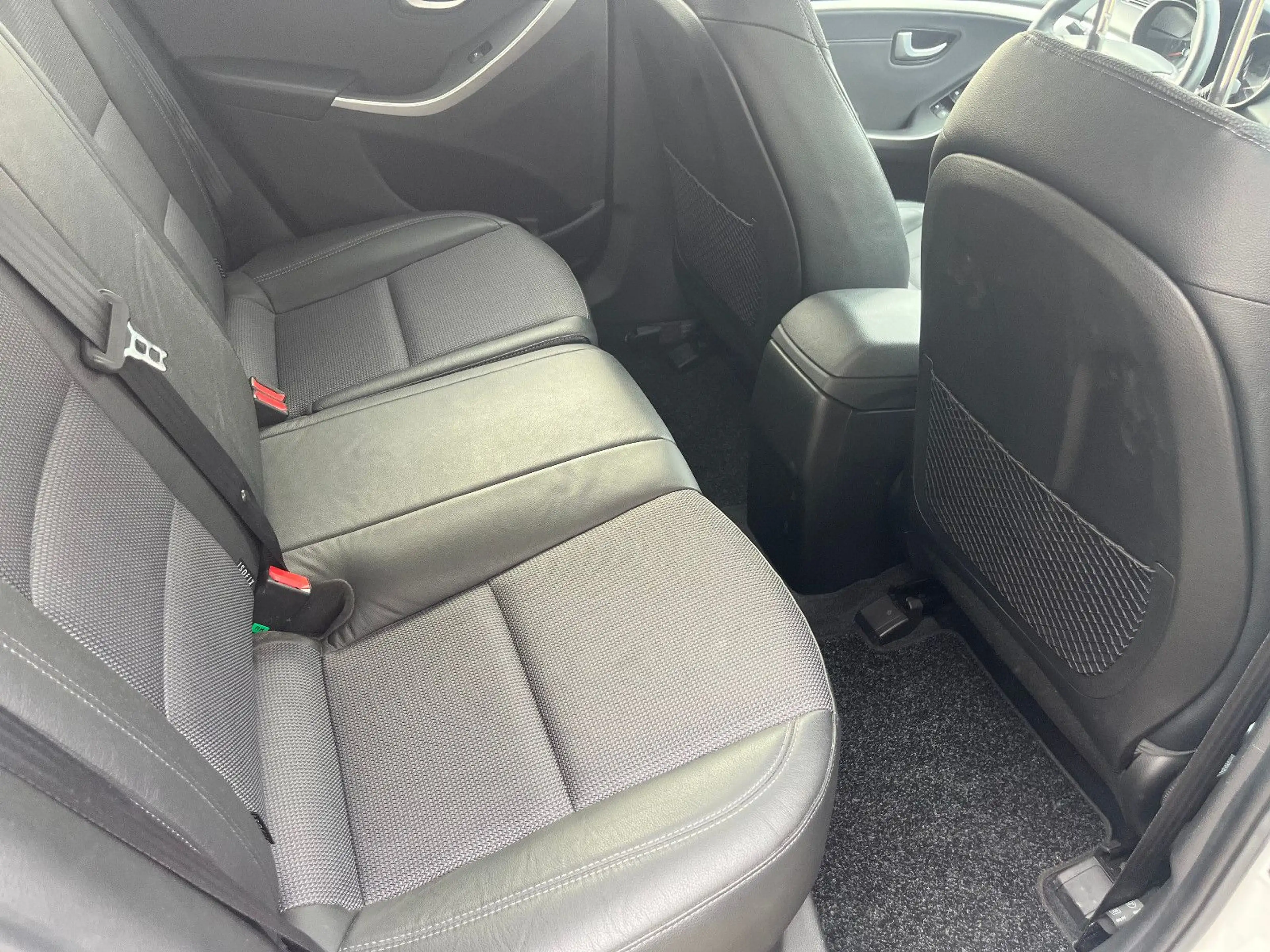 Hyundai i30 1.6i FIFA World Cup PANO+CAM+NAVI+LED+17"Alu — photo 10