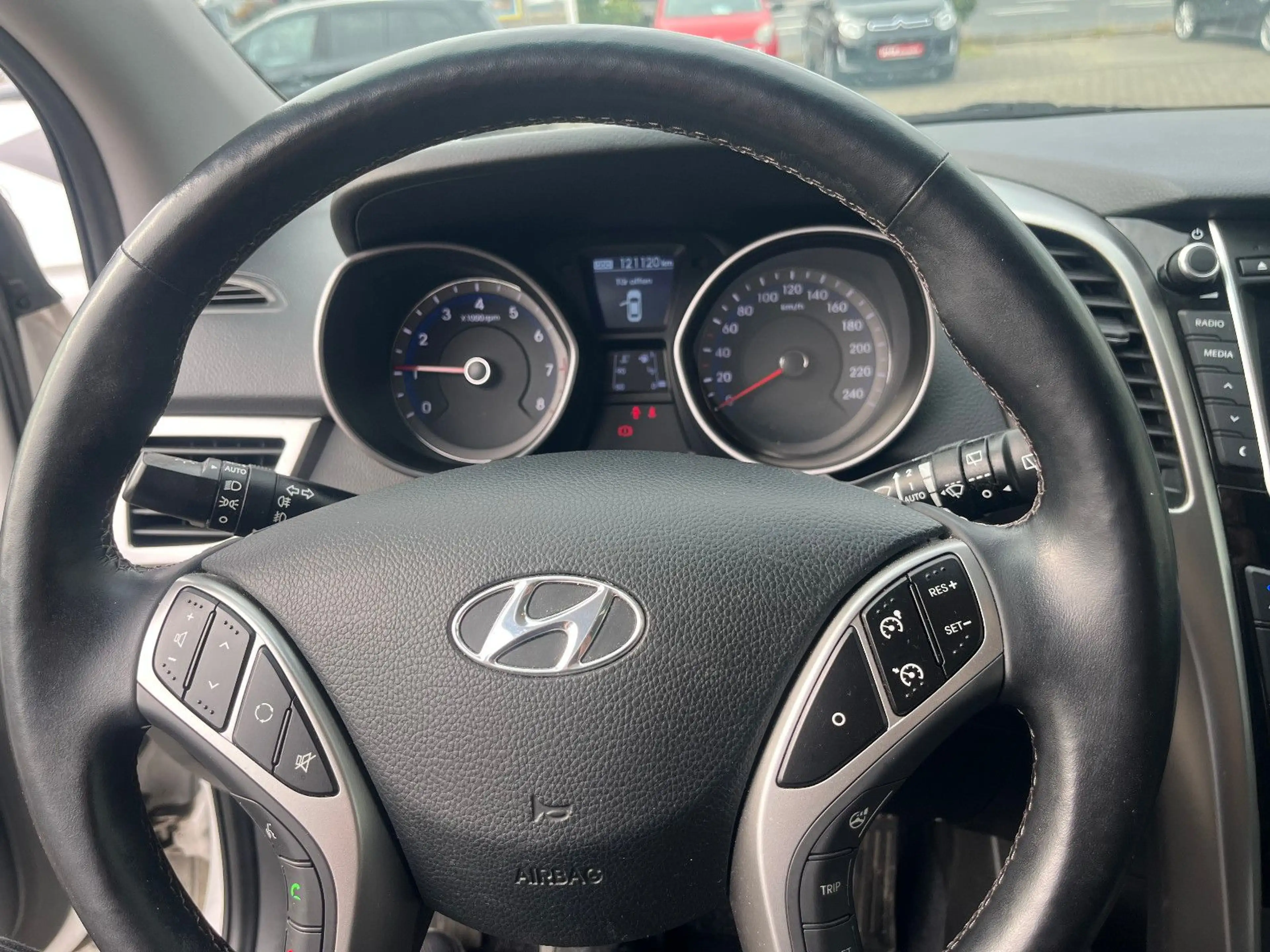 Hyundai i30 1.6i FIFA World Cup PANO+CAM+NAVI+LED+17"Alu — photo 15
