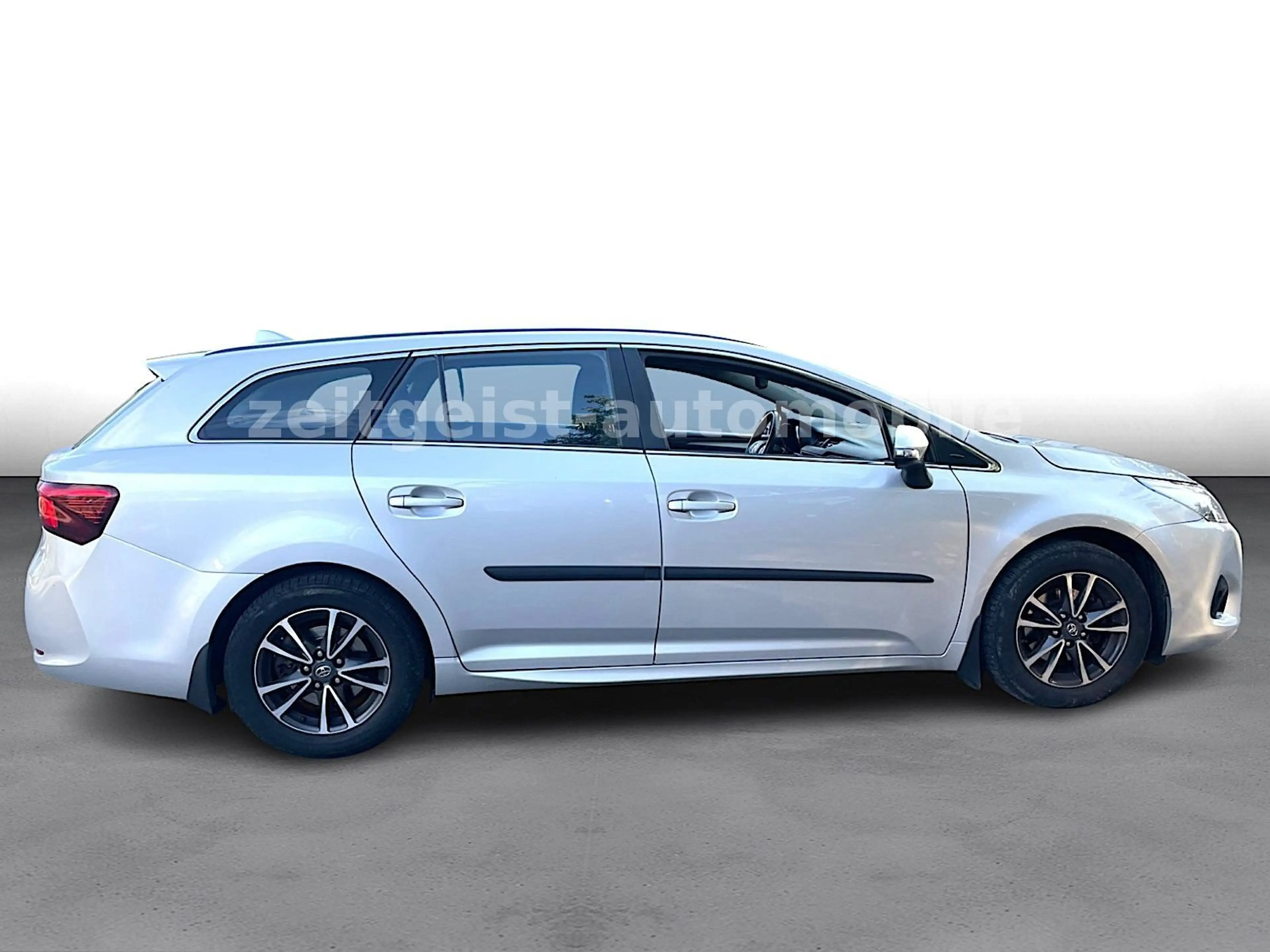 Toyota Avensis 1.6i *1.HAND*lückenlos s.h.gepflegt* — photo 8