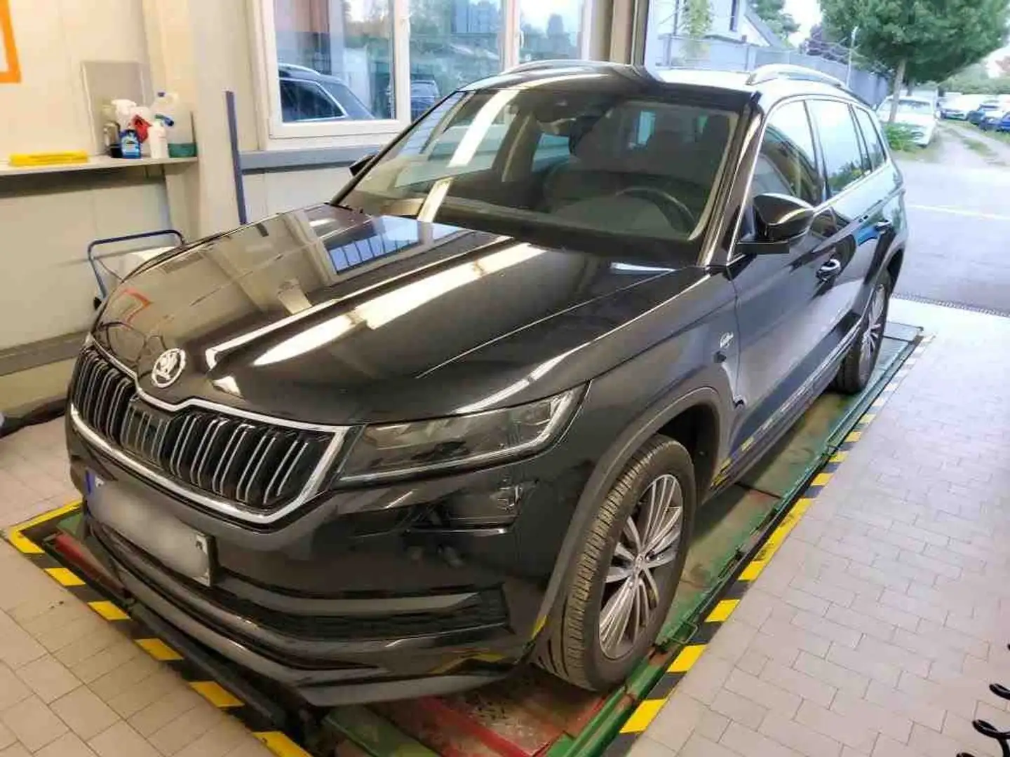 Skoda Kodiaq 2.0 TDI DSG 4x4 L&K *AHK *LED *ACC *STHZ *360° *V Schwarz - 2