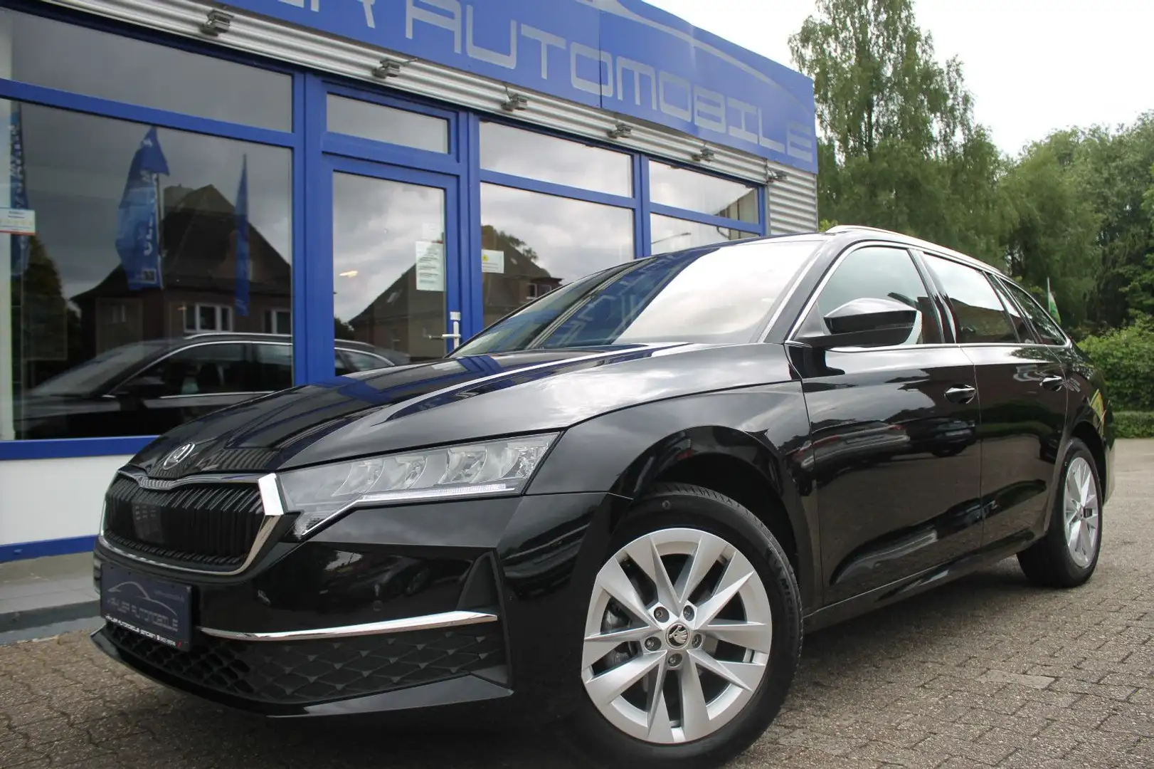 Skoda Octavia Combi 2.0 TDI 110 kW Selection DSG Schwarz - 1