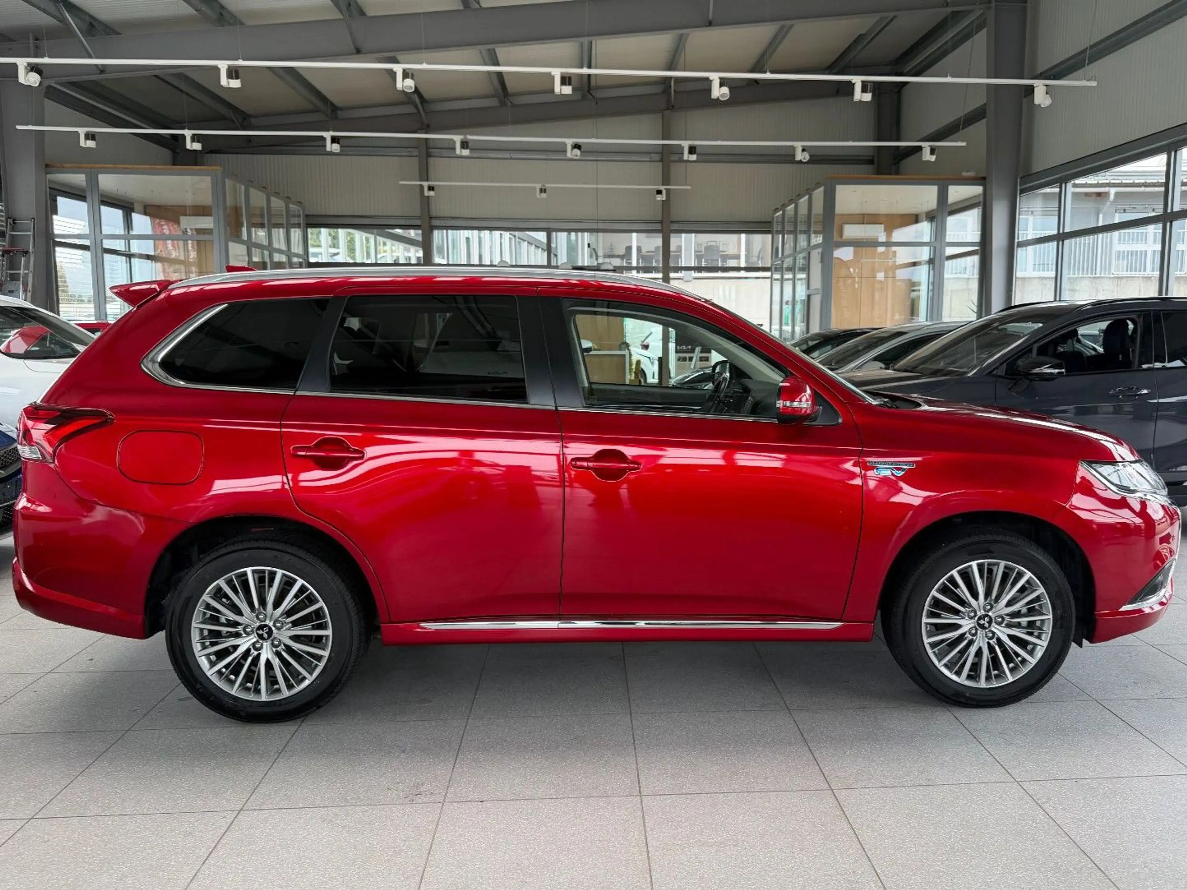 Mitsubishi Outlander Outlander Plug-in Hybrid BASIS 2.4 MIV — photo 15