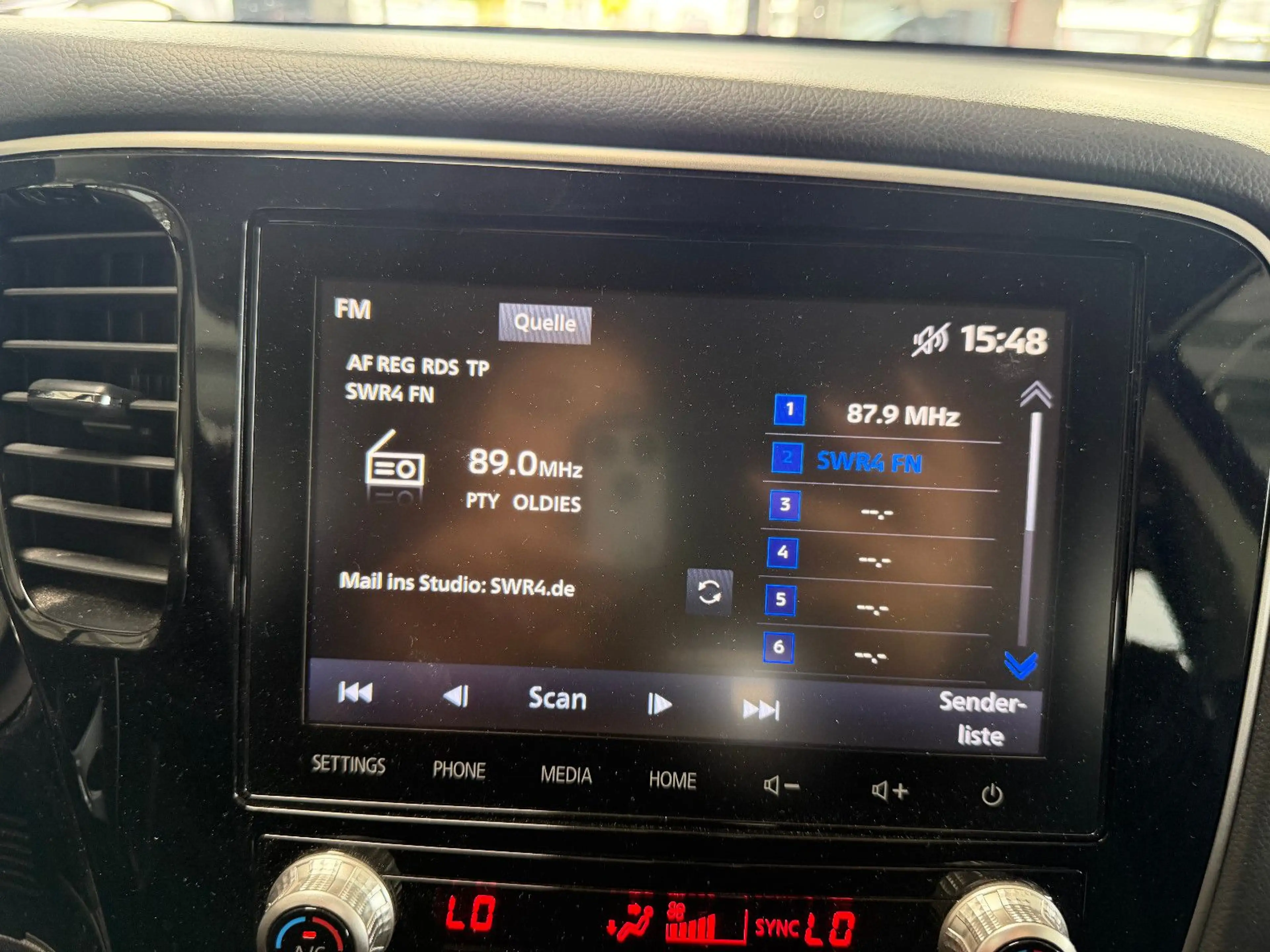 Mitsubishi Outlander Outlander Plug-in Hybrid BASIS 2.4 MIV — photo 8