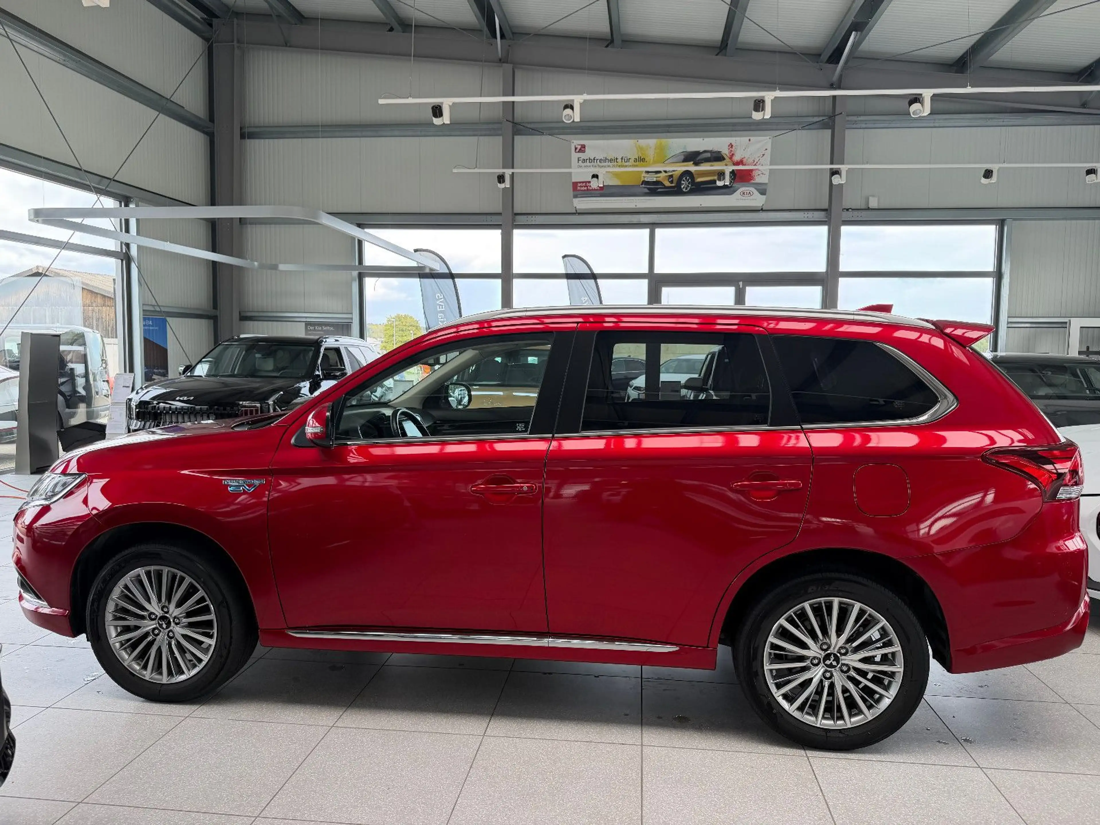 Mitsubishi Outlander Outlander Plug-in Hybrid BASIS 2.4 MIV — photo 3