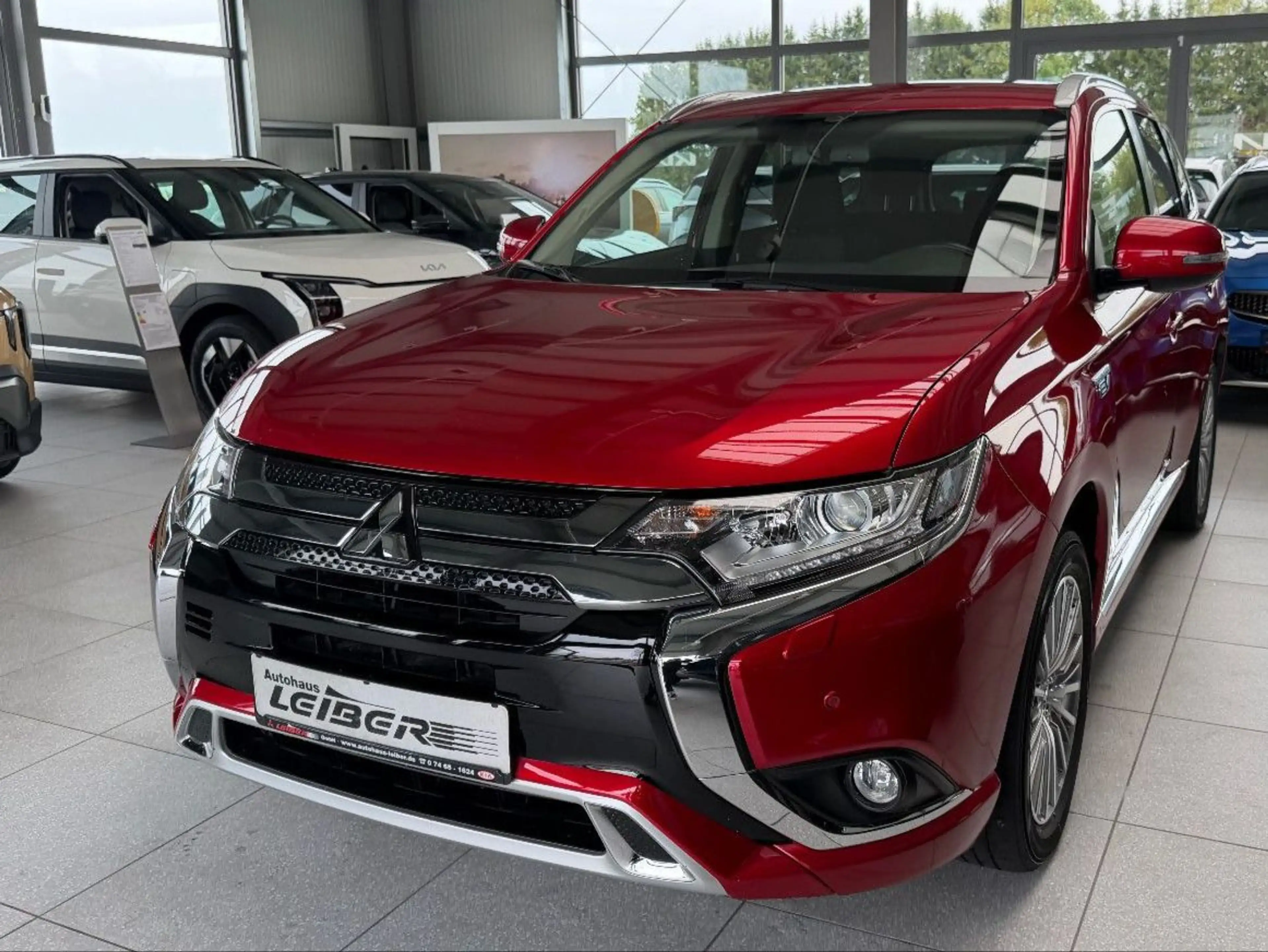 Mitsubishi Outlander Outlander Plug-in Hybrid BASIS 2.4 MIV — photo 2