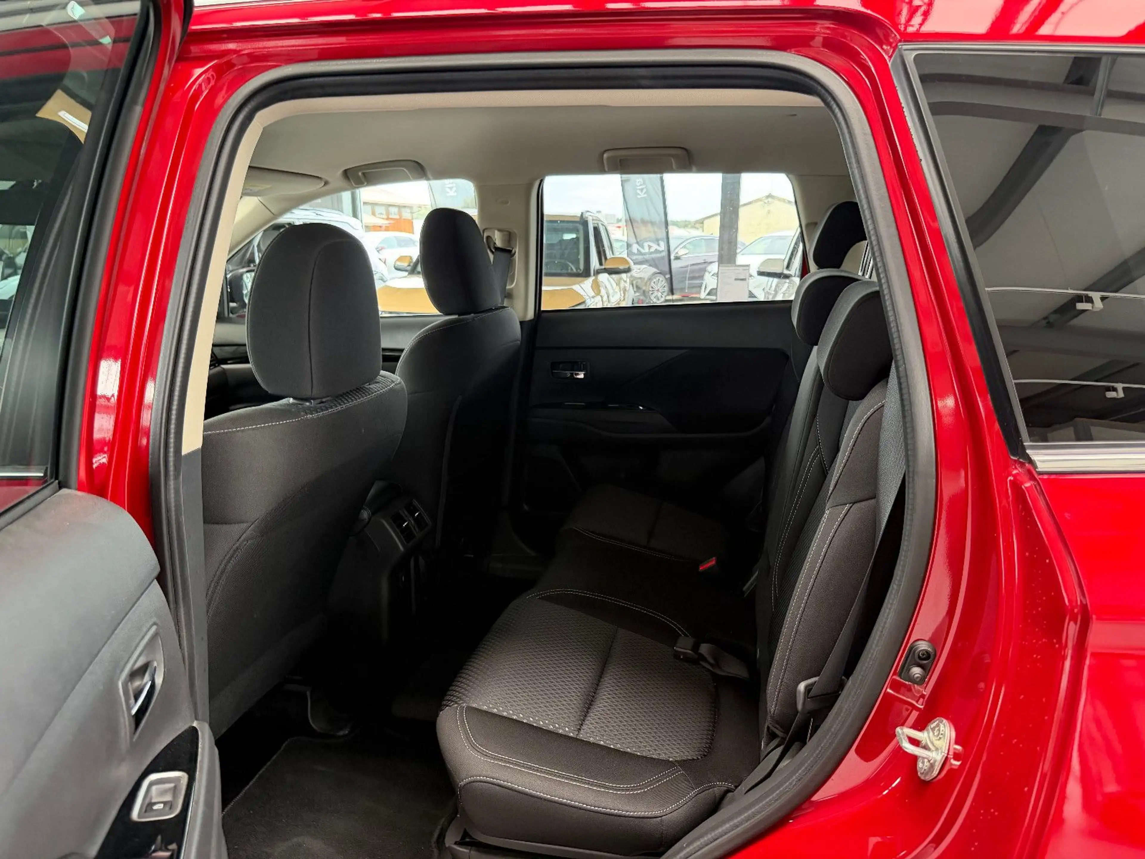 Mitsubishi Outlander Outlander Plug-in Hybrid BASIS 2.4 MIV — photo 10