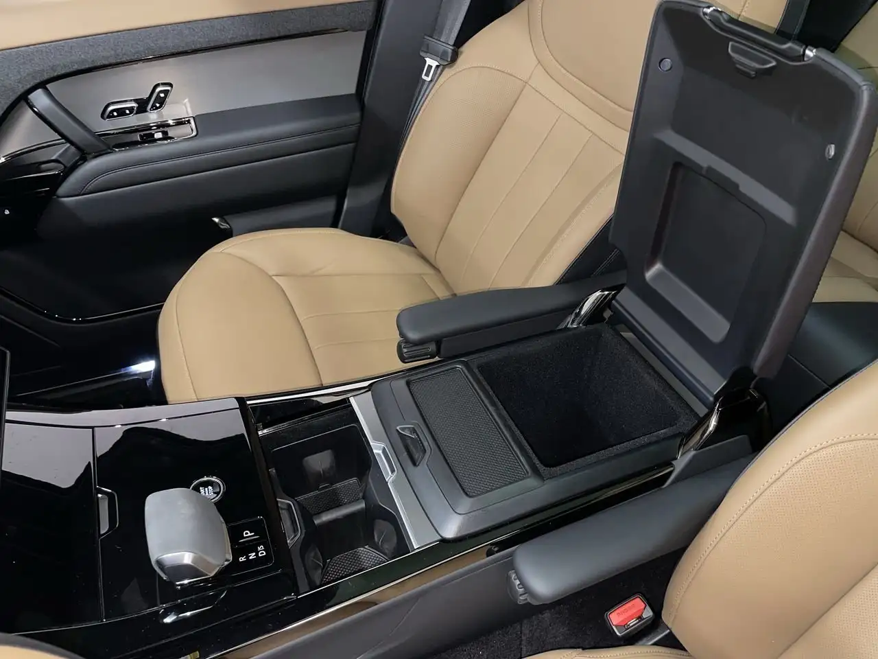 Land Rover Range Rover Sport снимка Land Rover Range Rover Sport