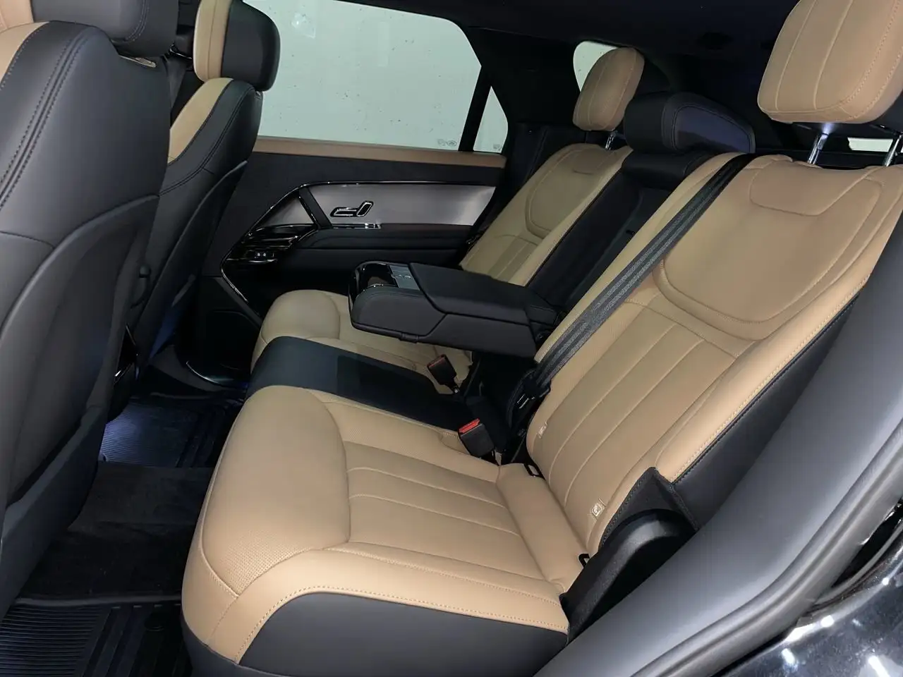 Land Rover Range Rover Sport снимка Land Rover Range Rover Sport