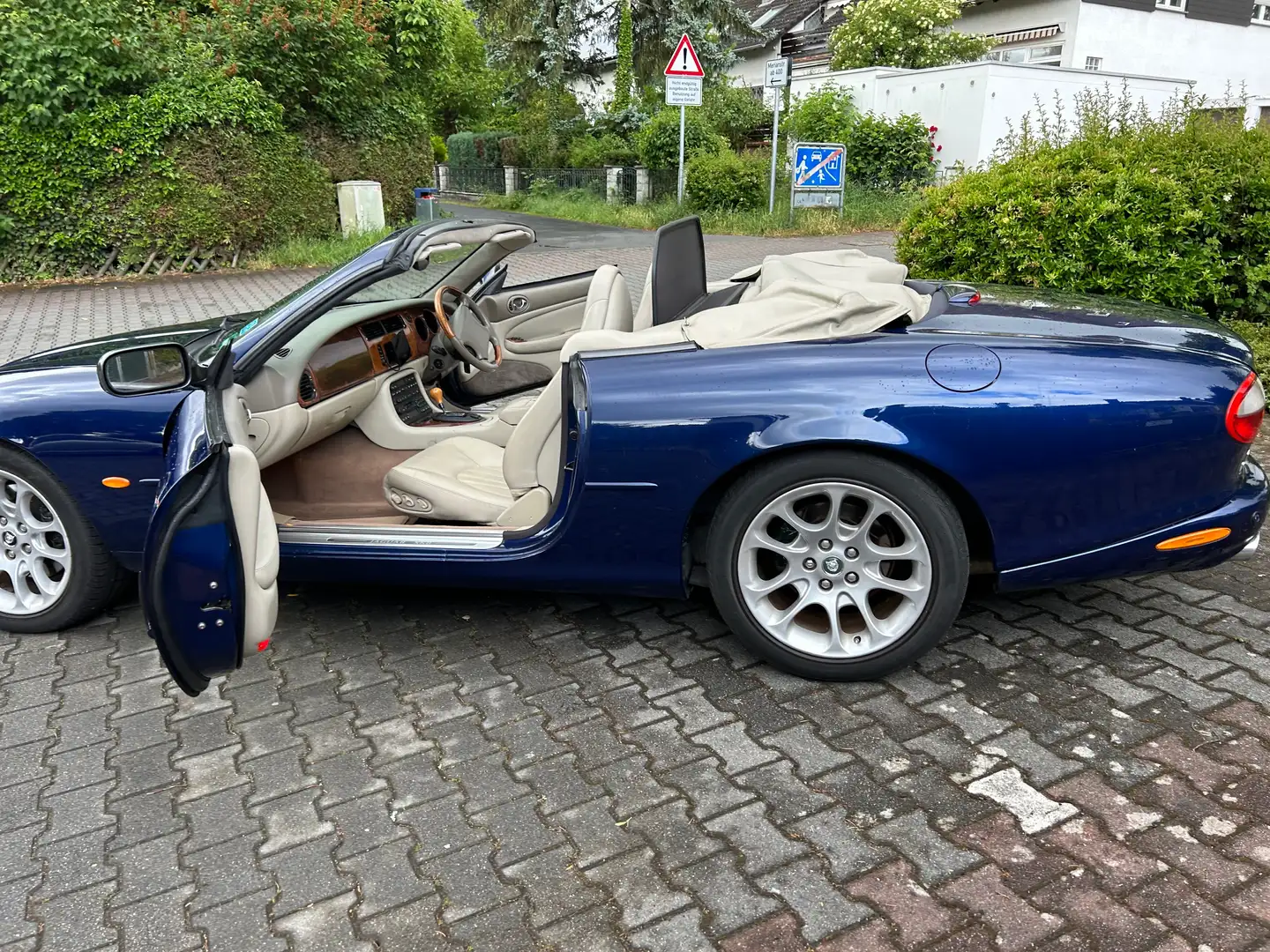 Jaguar XK8 4.0 V8 Rechtslenker TÜV Aug 2026 Blau - 2