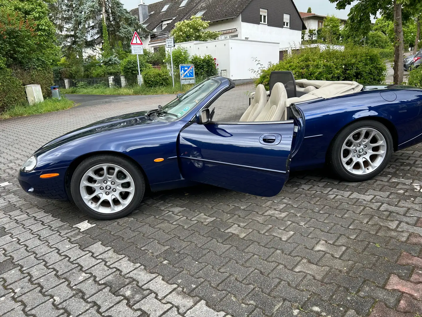 Jaguar XK8 4.0 V8 Rechtslenker TÜV Aug 2026 Blau - 1