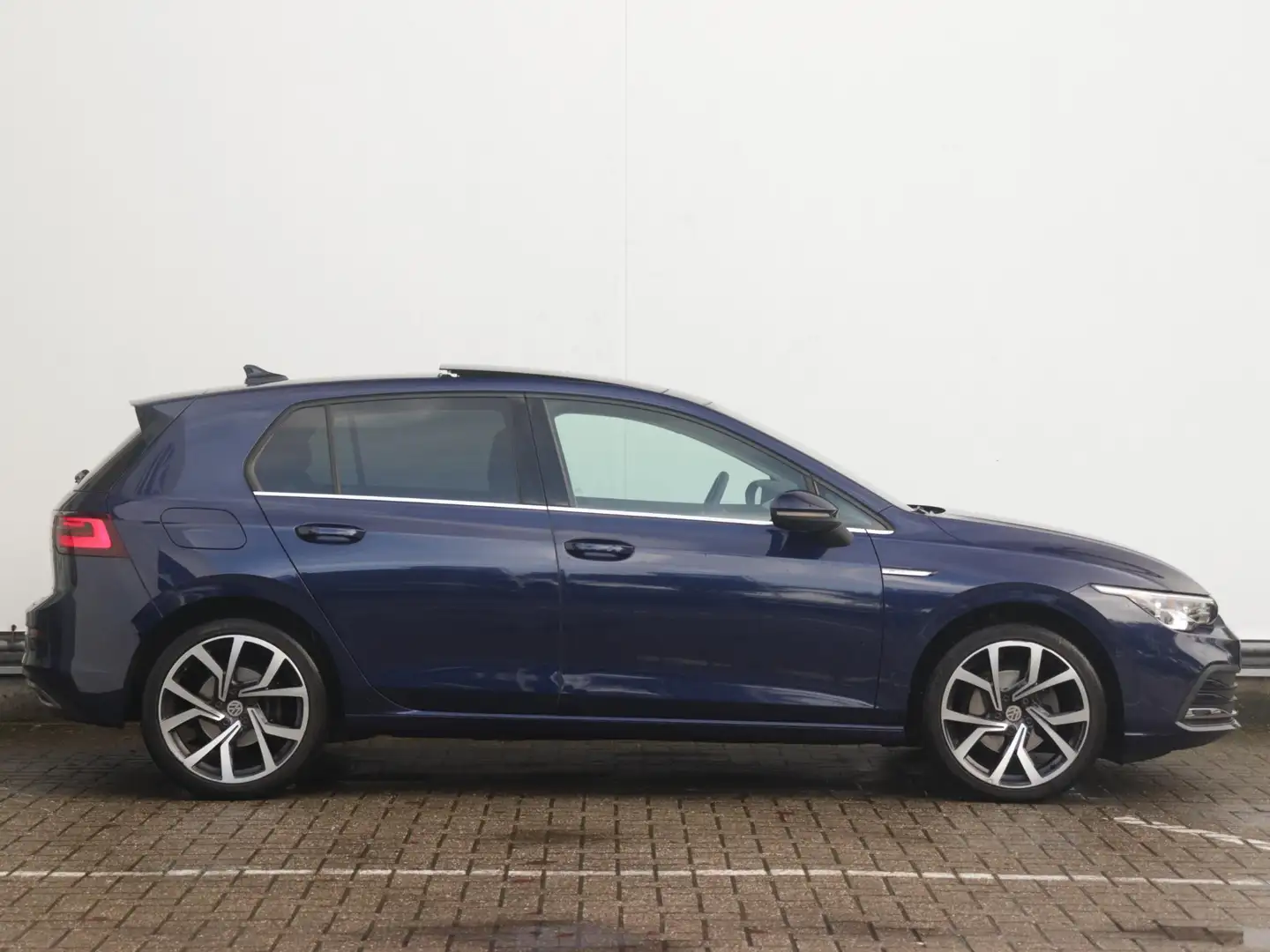 Volkswagen Golf 1.5 TSI Style | Panoramadak | Camera | Matrix LED Bleu - 2