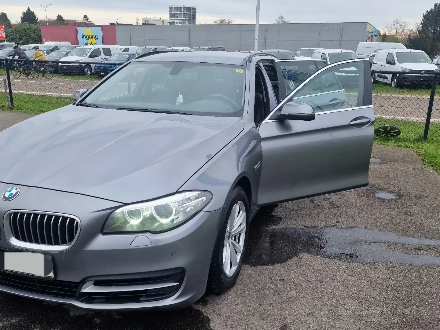 BMW 520 520d Touring Aut. Luxury Line Grijs - 1