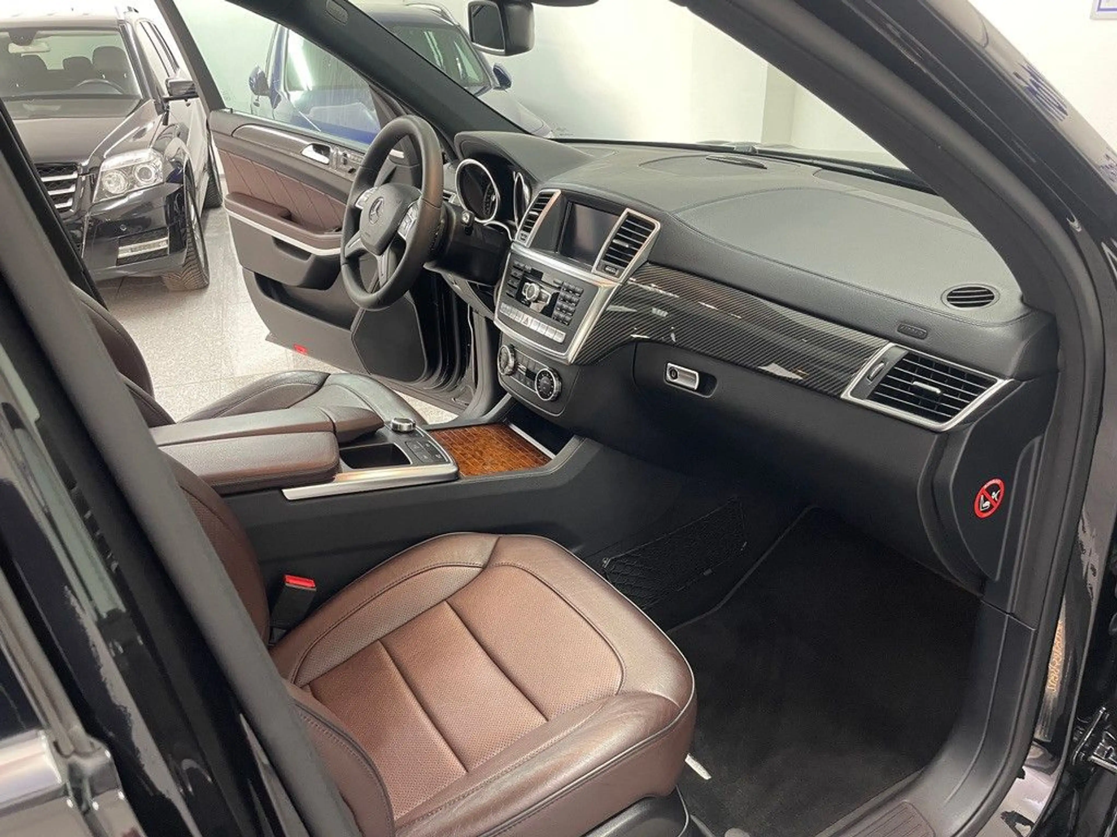 Mercedes-Benz GL 350 BlueTEC 4MATIC/ Vollausstattung/ AMG Line — photo 12