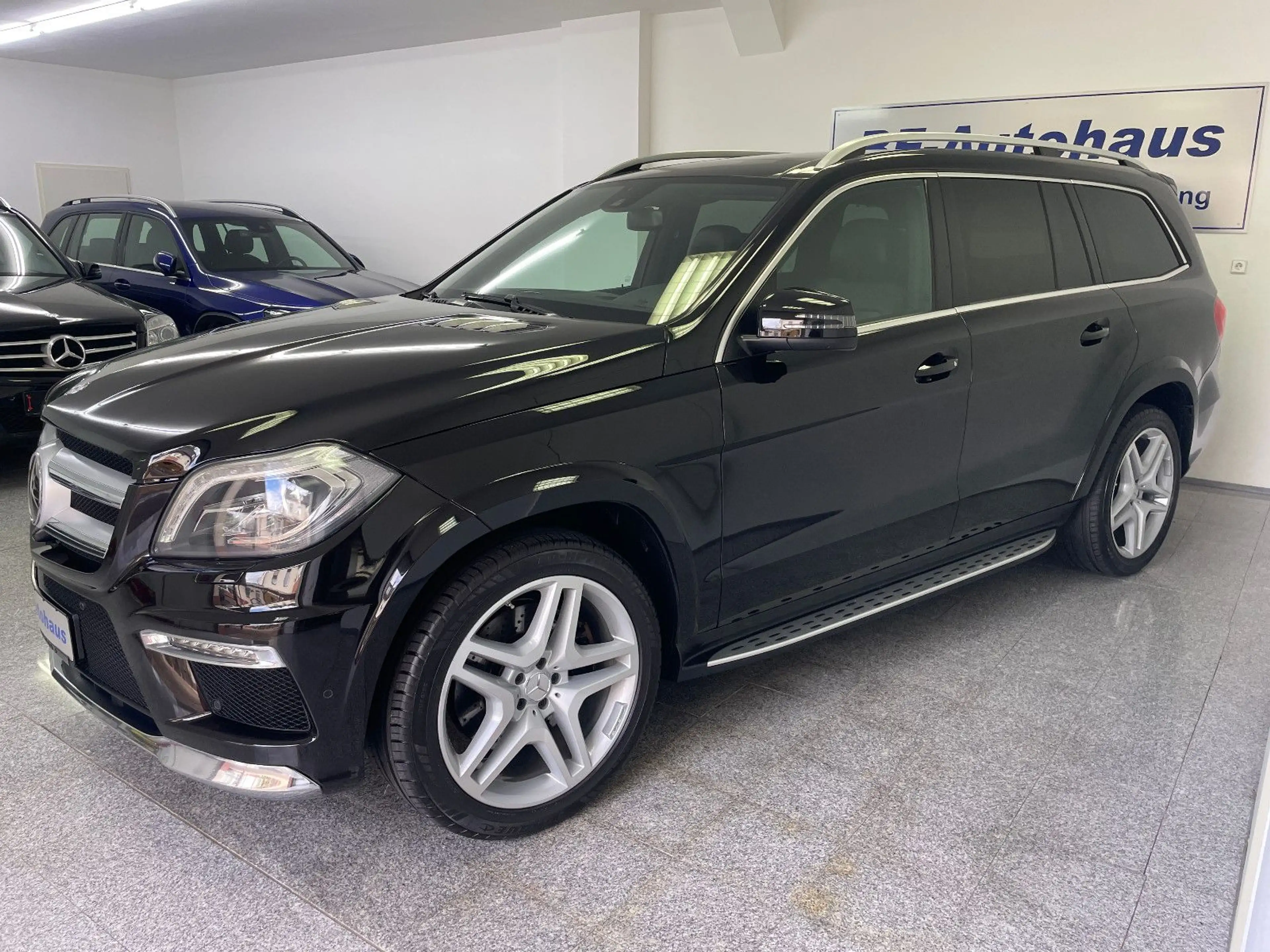 Mercedes-Benz GL 350 BlueTEC 4MATIC/ Vollausstattung/ AMG Line — photo 2