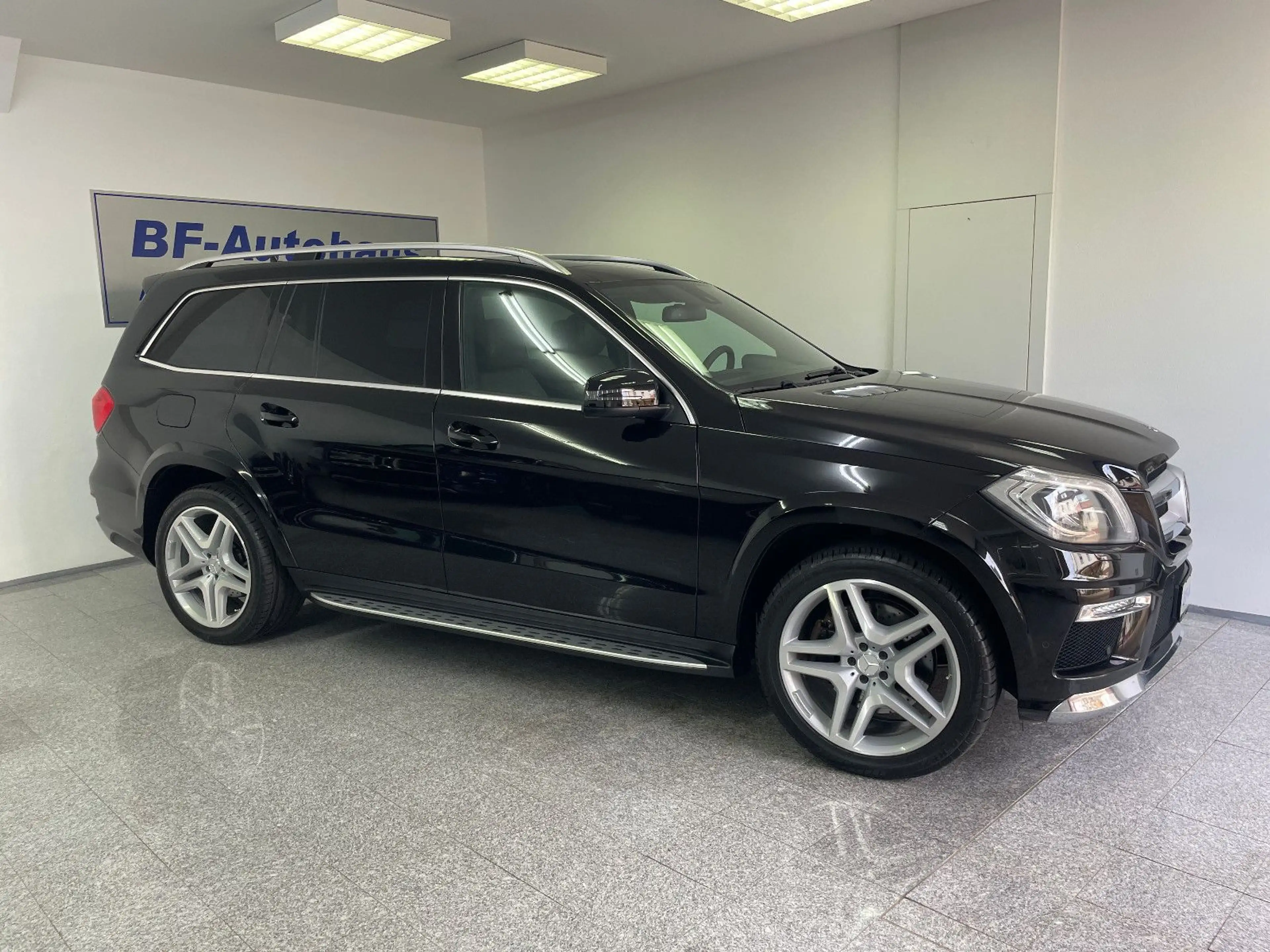 Mercedes-Benz GL 350 BlueTEC 4MATIC/ Vollausstattung/ AMG Line — photo 4