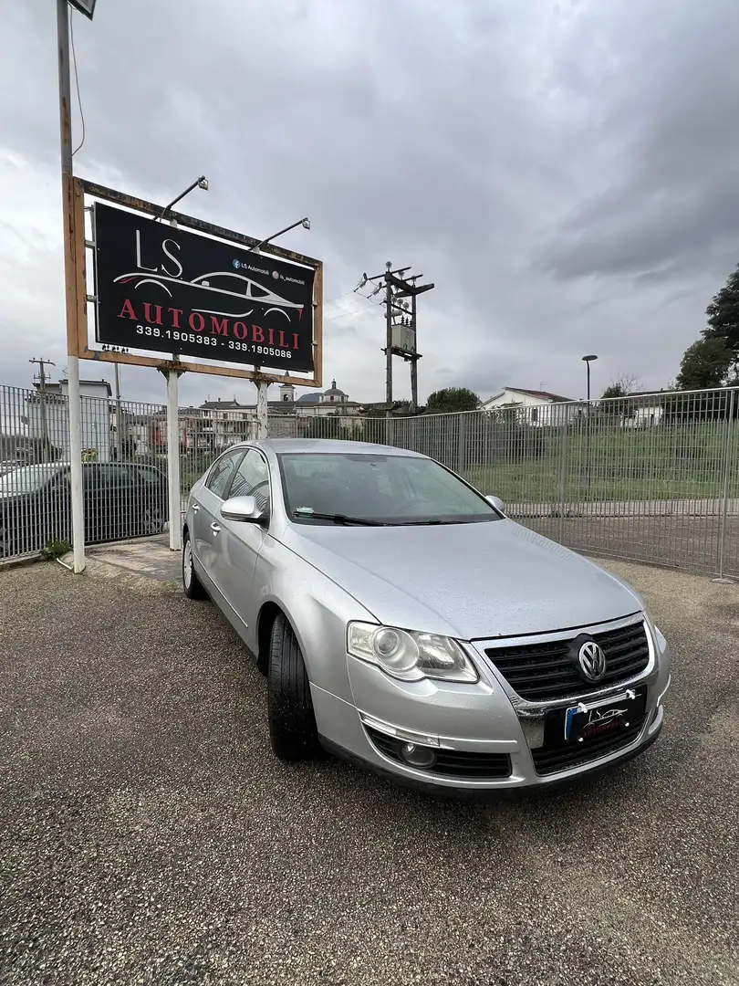 Volkswagen Passat 2.0 tdi Highline dpf Silber - 2