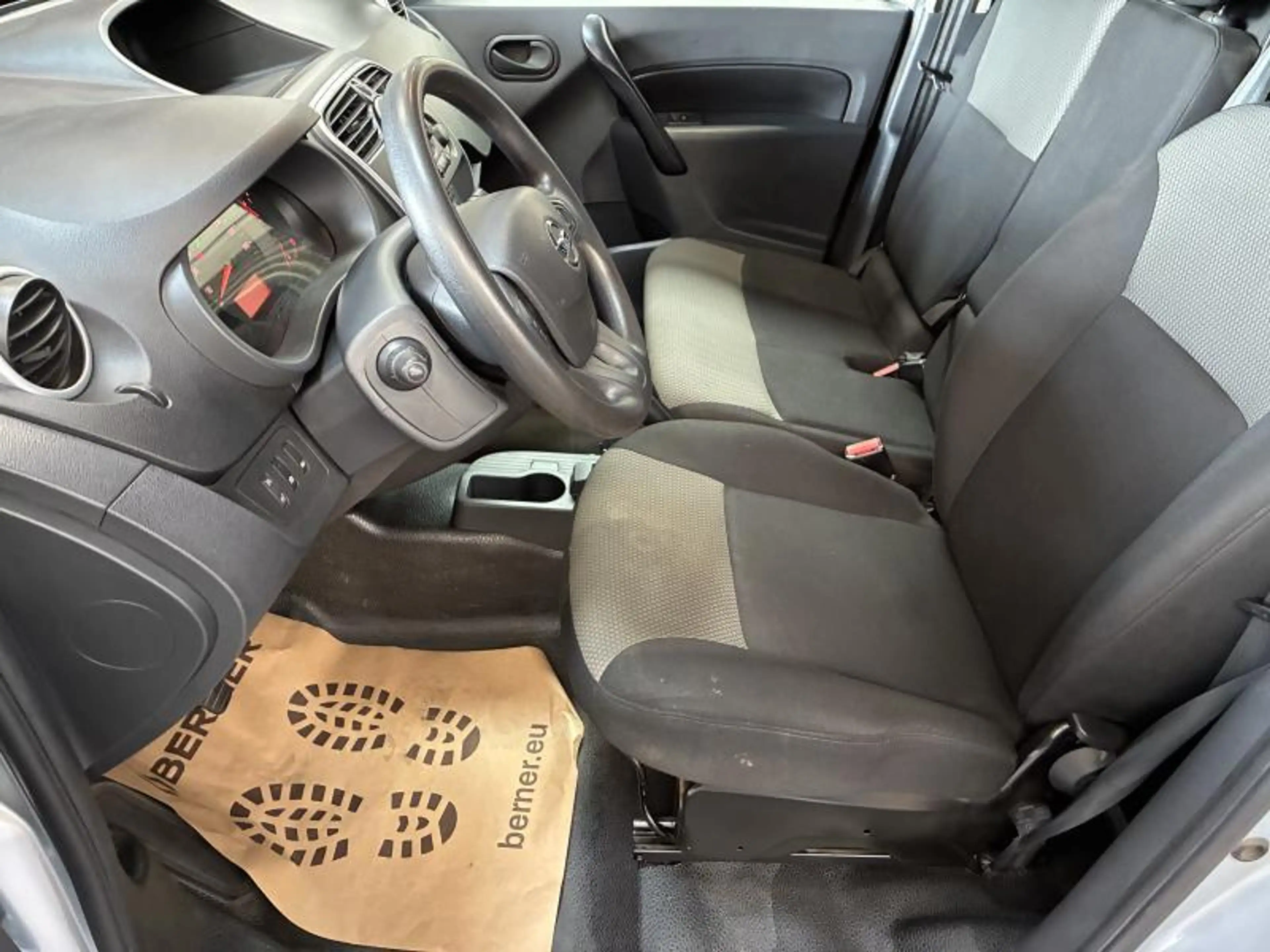 Nissan NV250 N-Connecta — photo 7