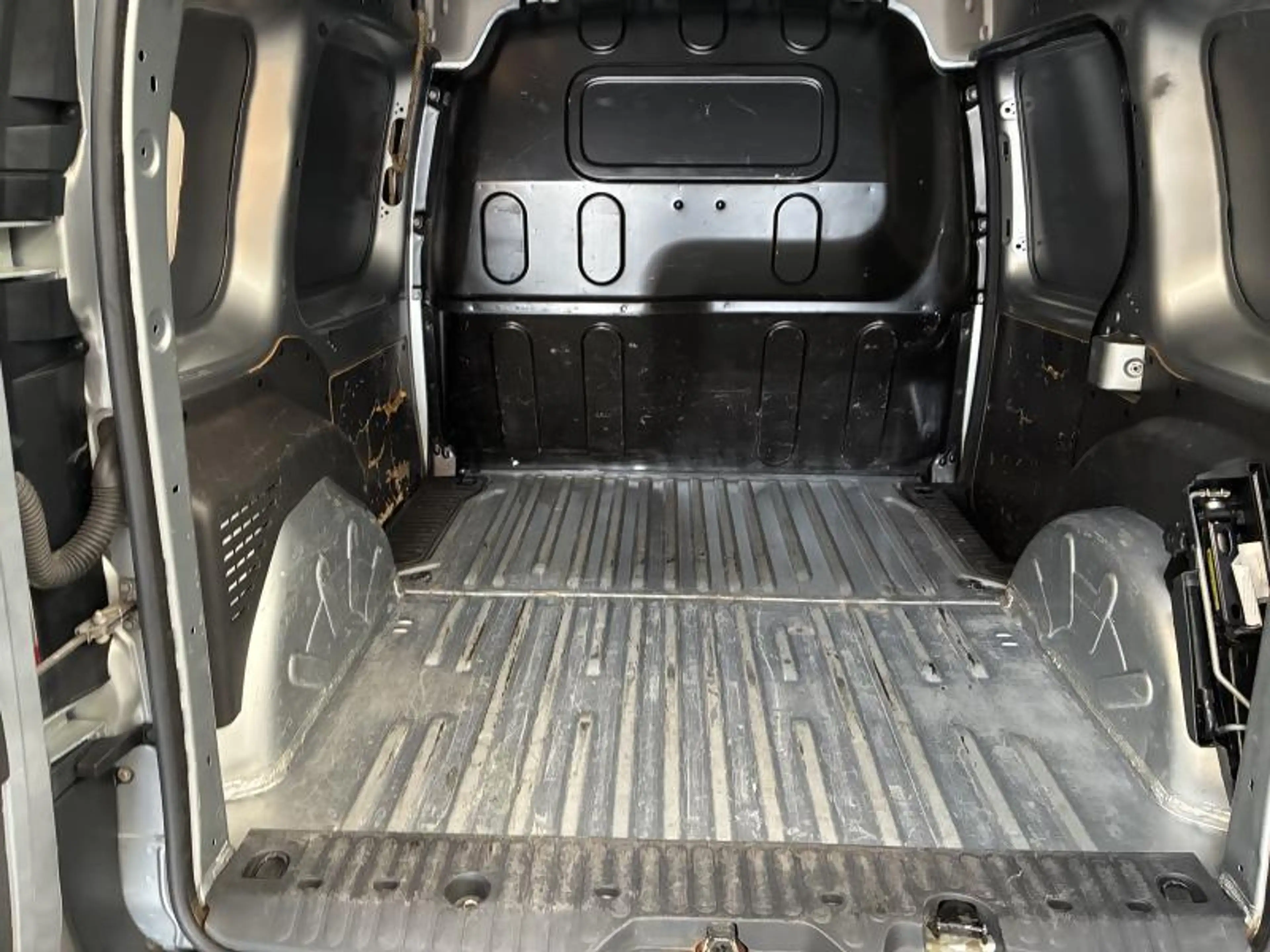 Nissan NV250 N-Connecta — photo 14
