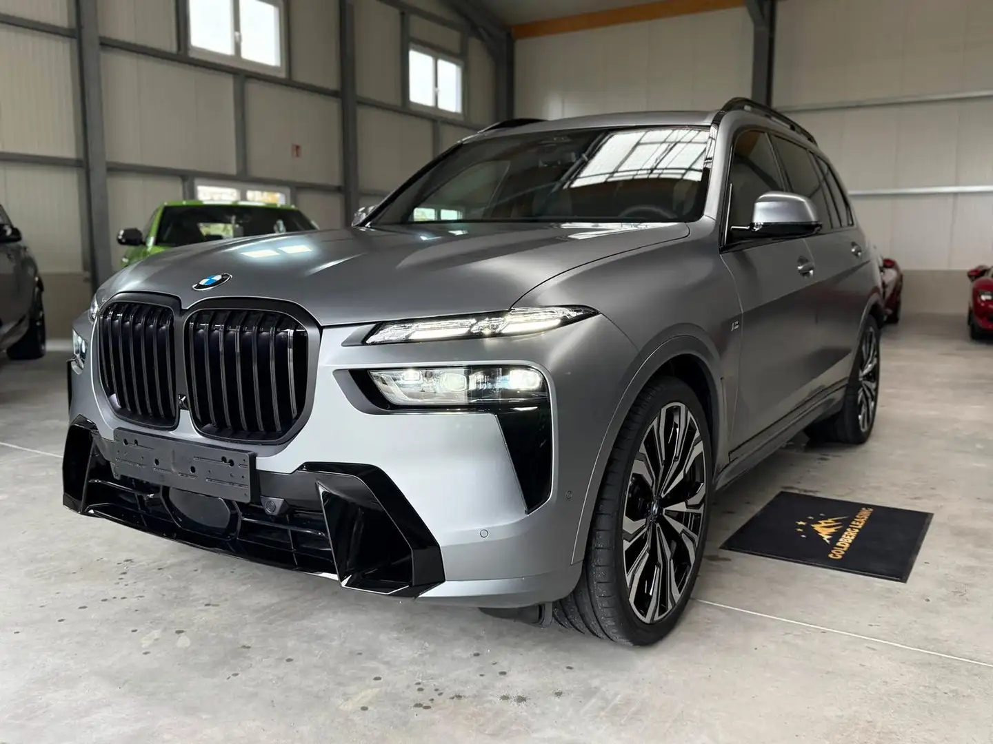 BMW X7 40d M SPORT EXECUTIVE DRIVE PRO CARBON B&W Grijs - 1