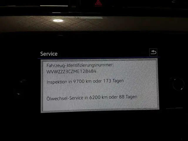 Volkswagen Passat view 11